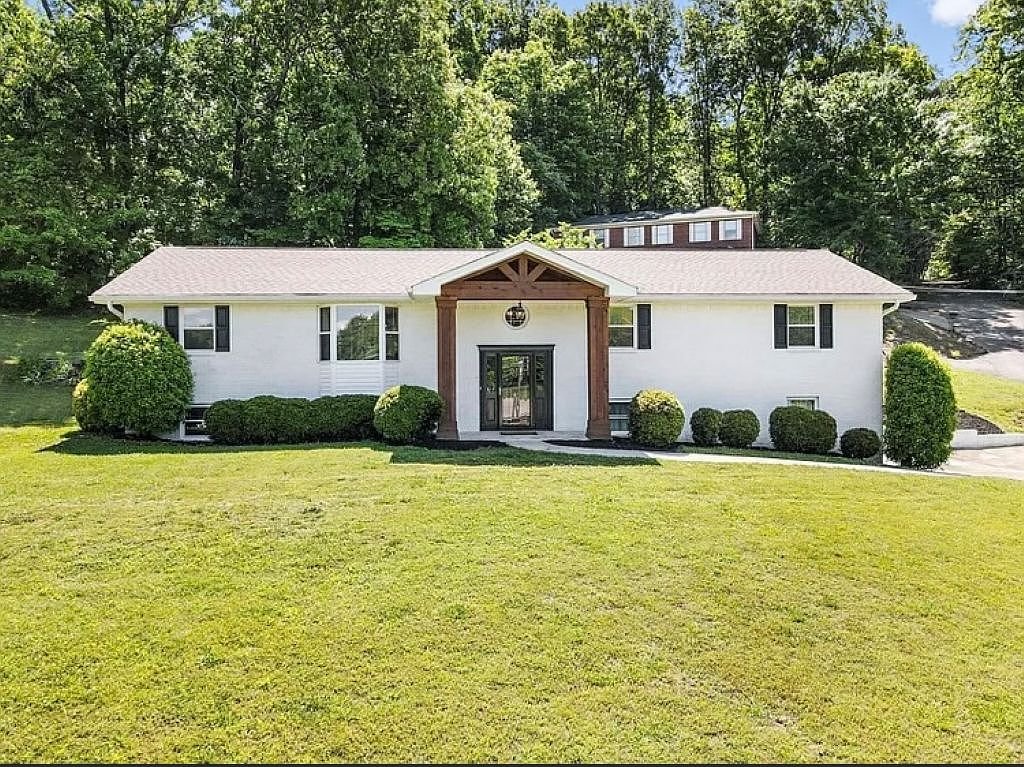 Cleveland House: 3704 Hilldale Dr NE