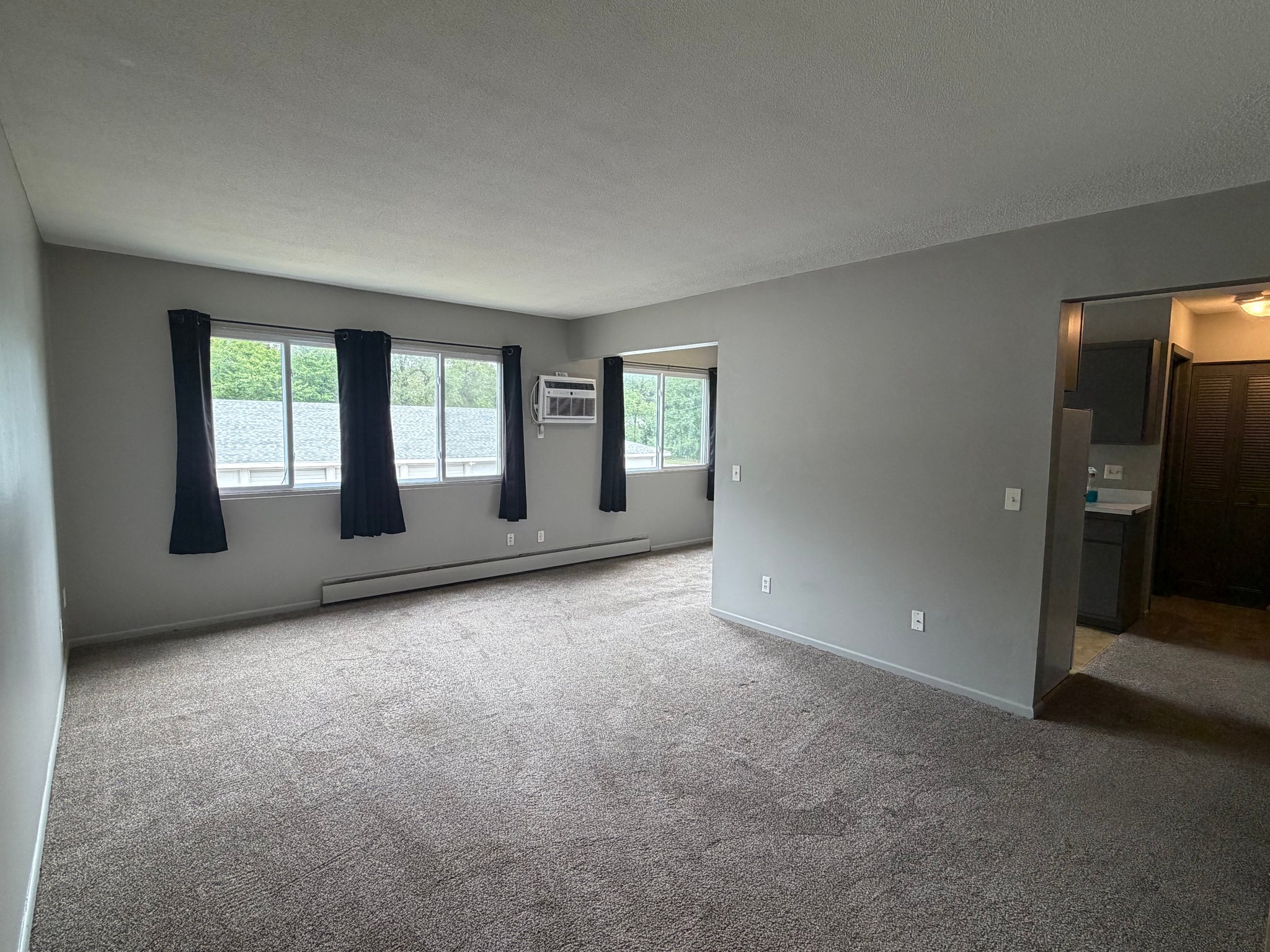 Minneapolis Apartment: 5910 W Broadway Ave