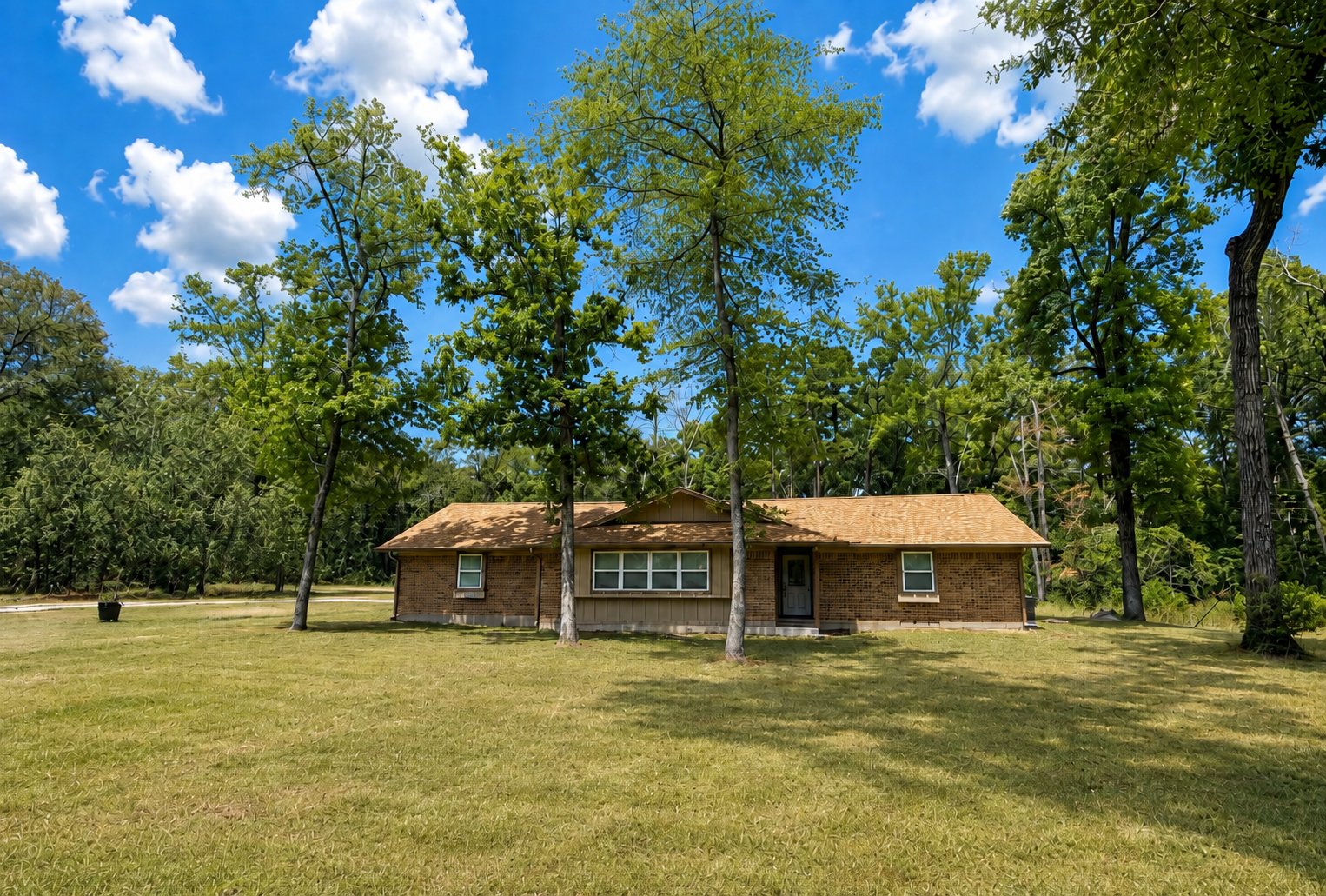 Lufkin House: 310 Spring Lake Dr
