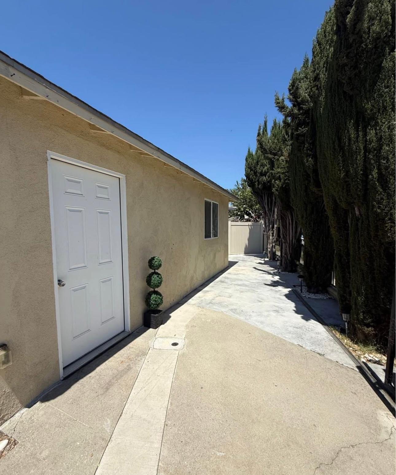 Los Angeles House: 6715B Alvina St Bell Gardens, CA 90201
