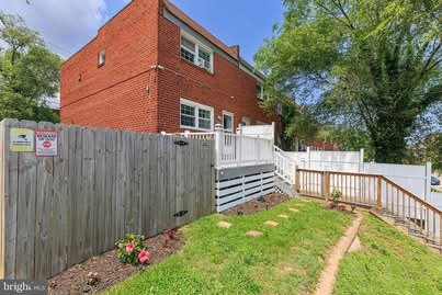 Brooklyn Townhome: 3826 W Bay Ave