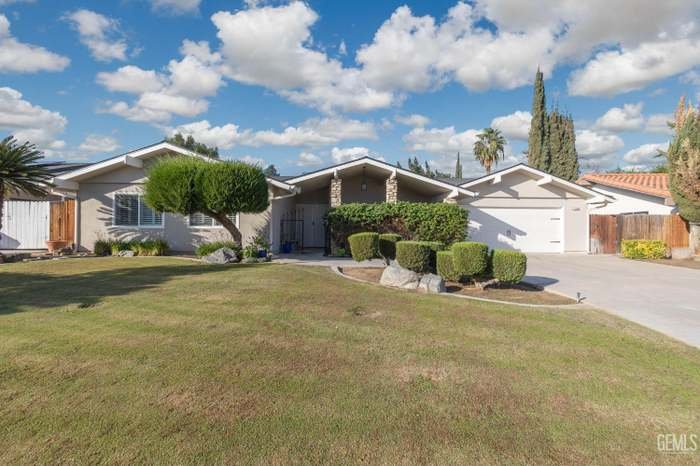 Bakersfield House: 1809 Midvale Ct, Bakersfield, CA 93309