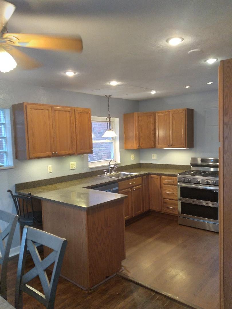 Munhall House: 406 Elizabeth St