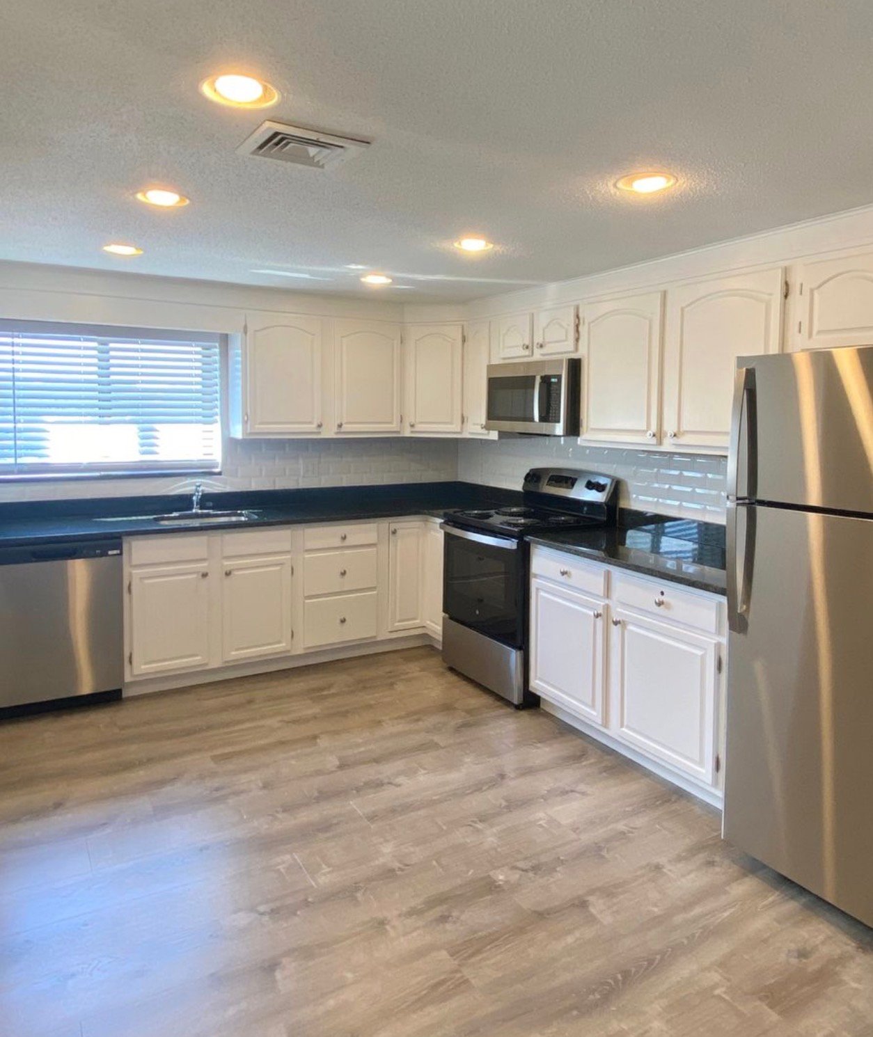 Fall River Apartment: 4380 N Main St