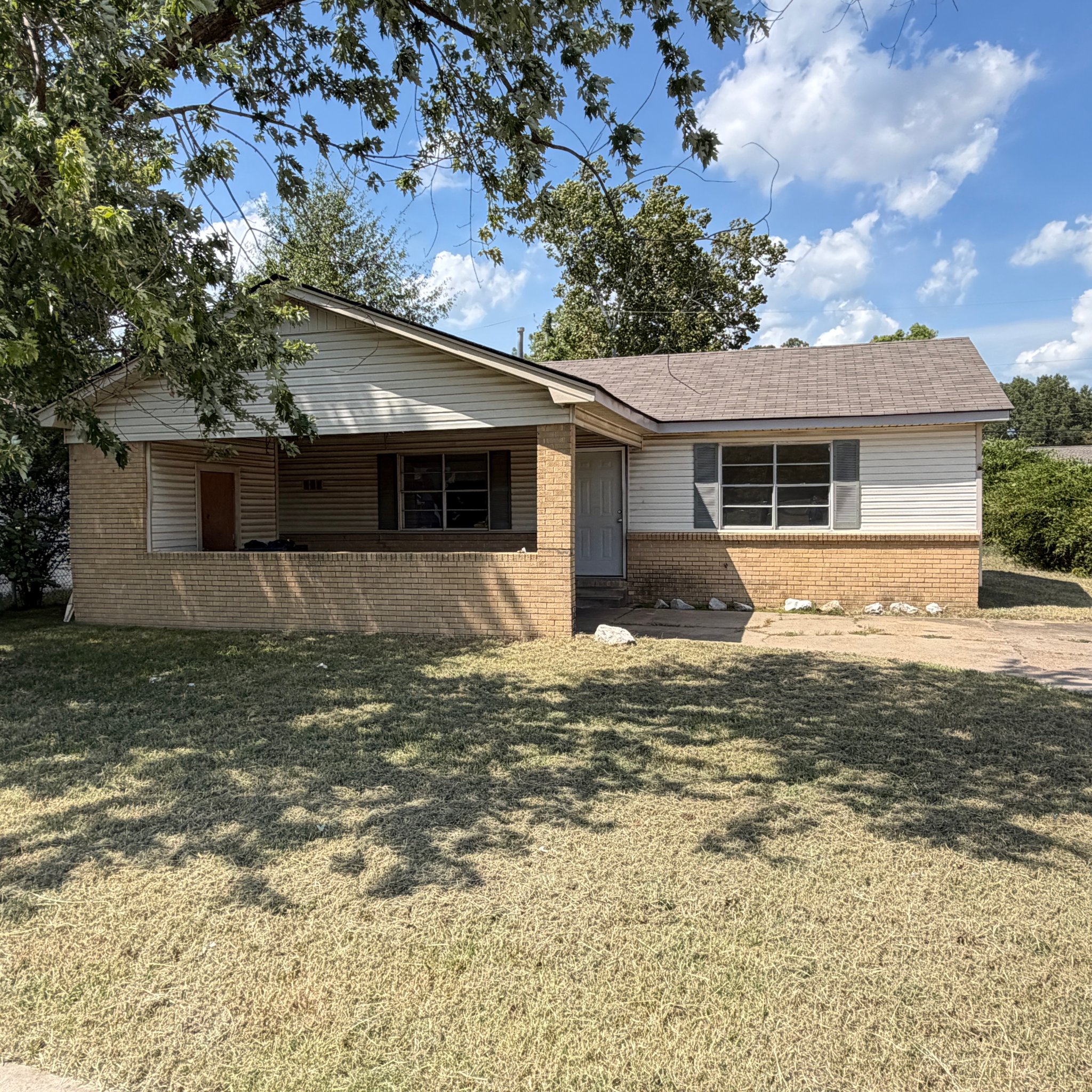 Jonesboro House: 3402 Race St