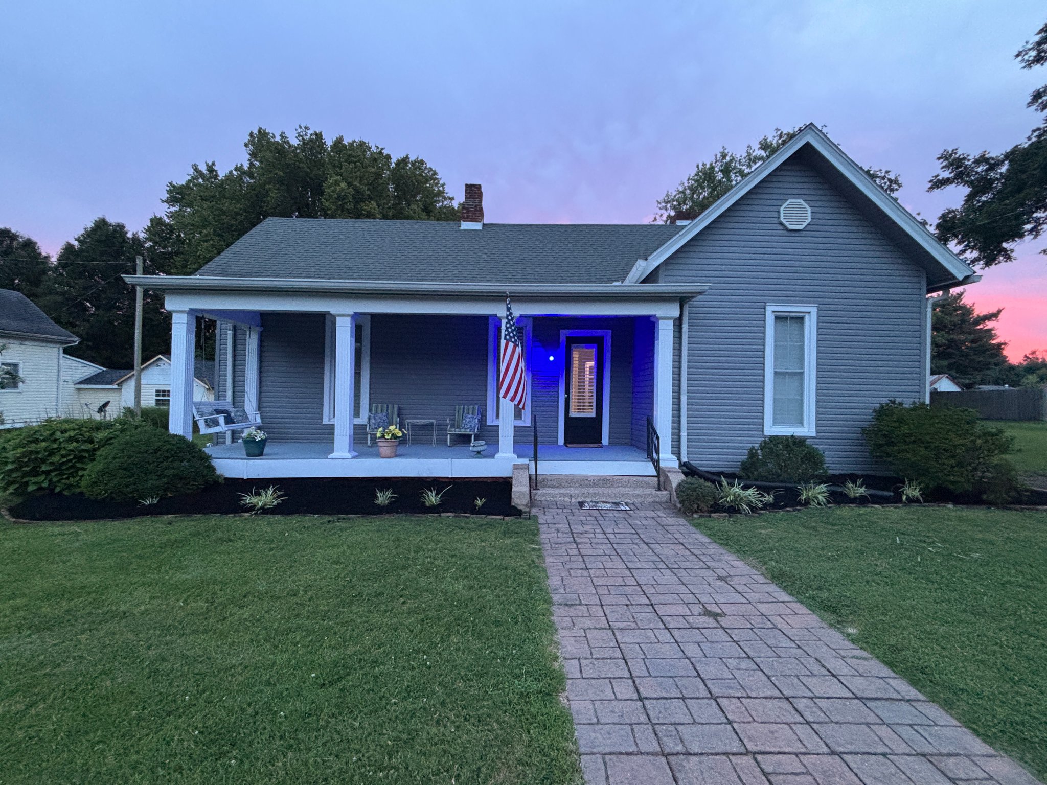 Adairville House: 313 N High St