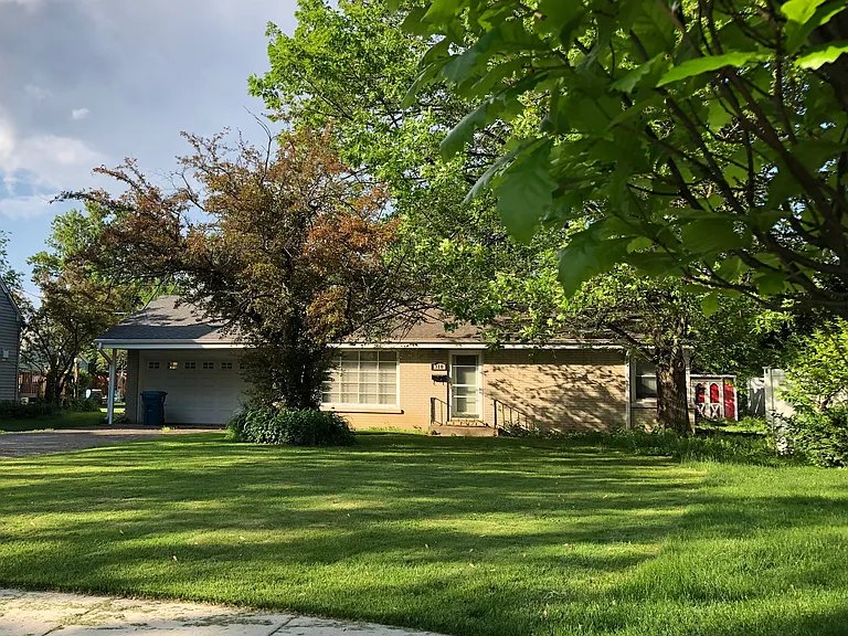 Elmhurst House: 310 W Hillside Ave