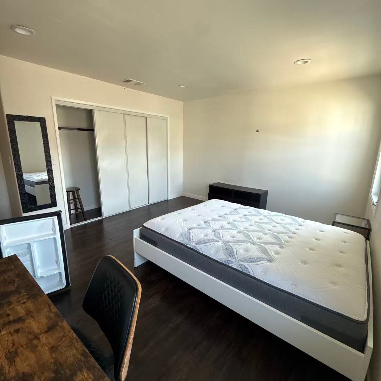 Alhambra Single Room: 1325 S Fremont Ave