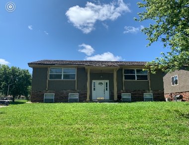 Tonganoxie Apartment: 518 E 1st Street