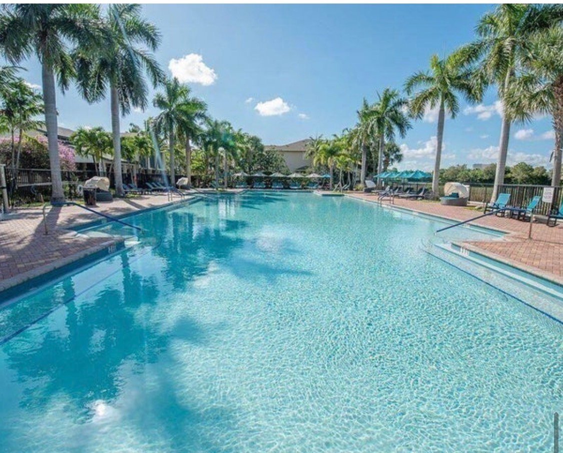 West Palm Beach Townhome: 499 Corte Madera Ln