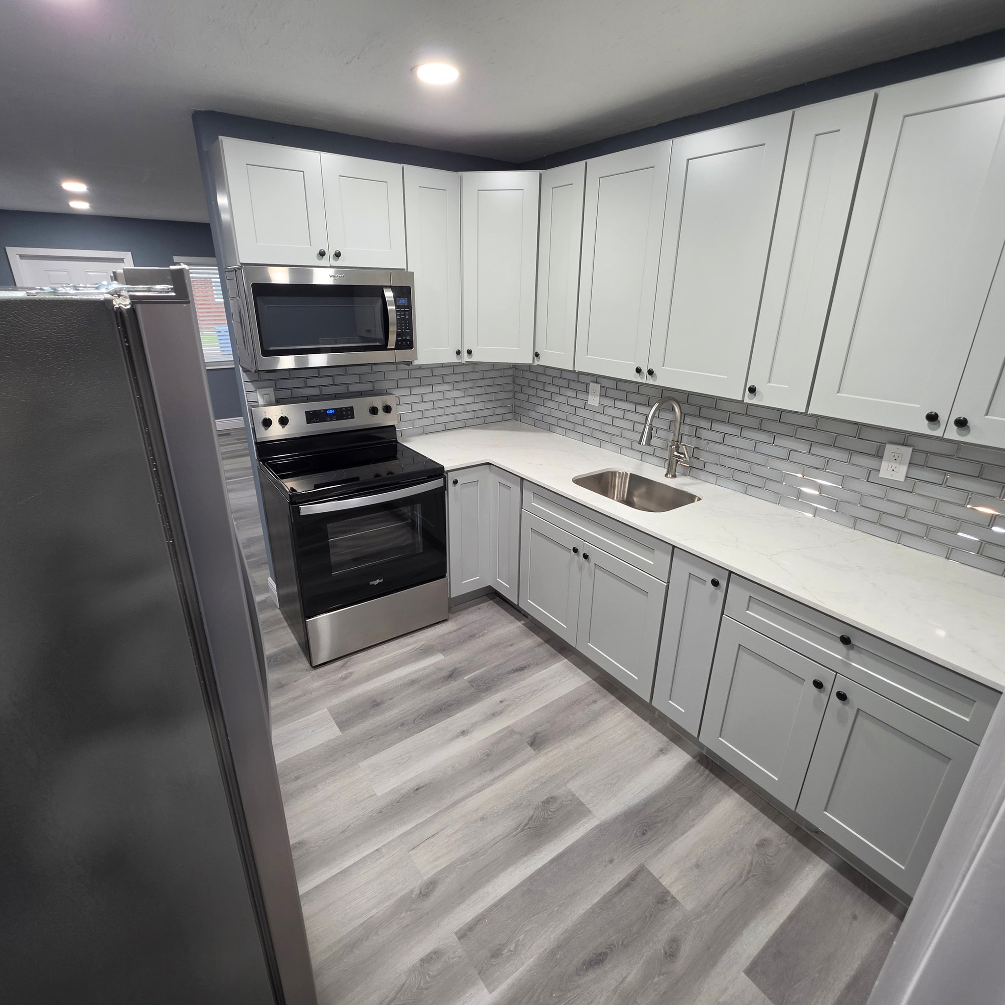 Sunrise Apartment: 5802 nw 12th st