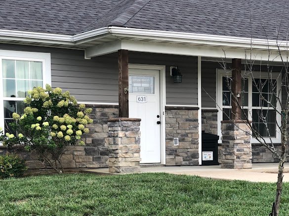 Columbia House: 631 Armitage Dr