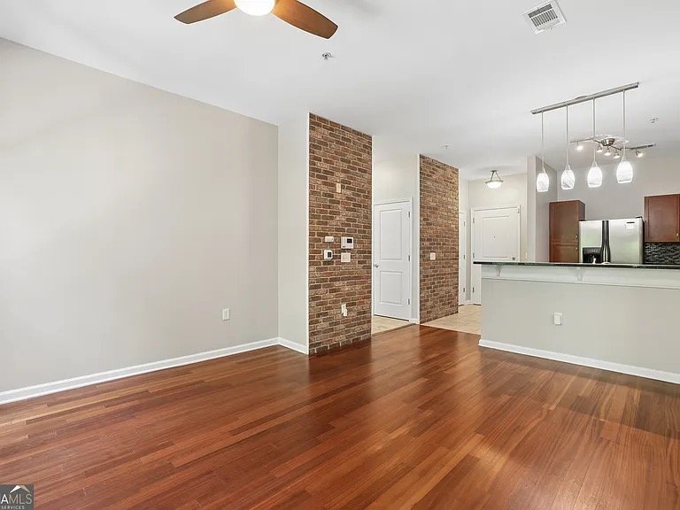 Charlotte House: 943 Hickory Nut St