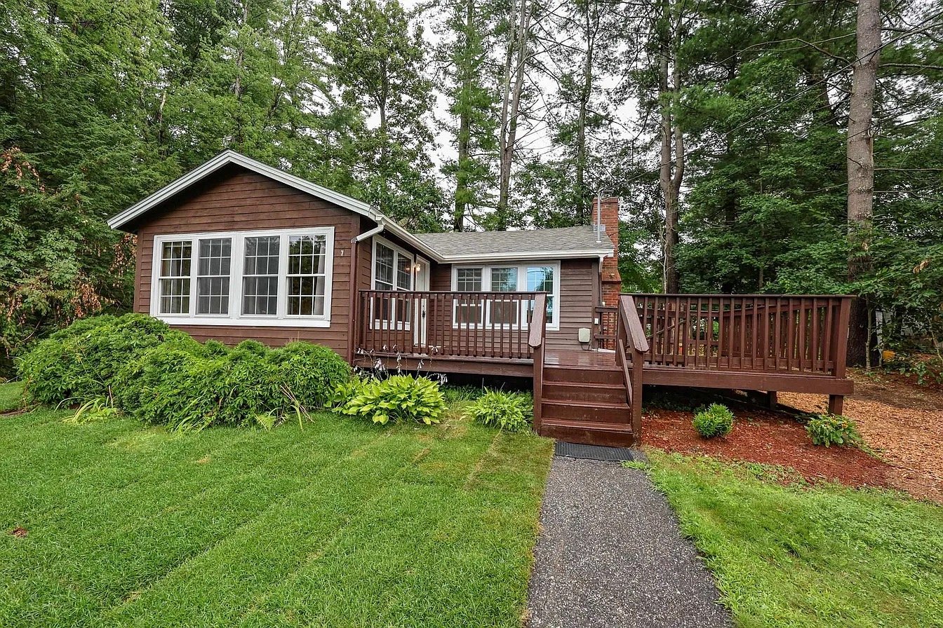 Dunbarton House: 7 Holiday Shore Dr