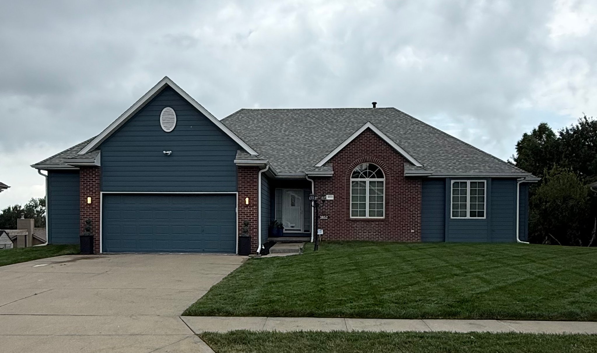 Elkhorn House: 3852 N 209th St