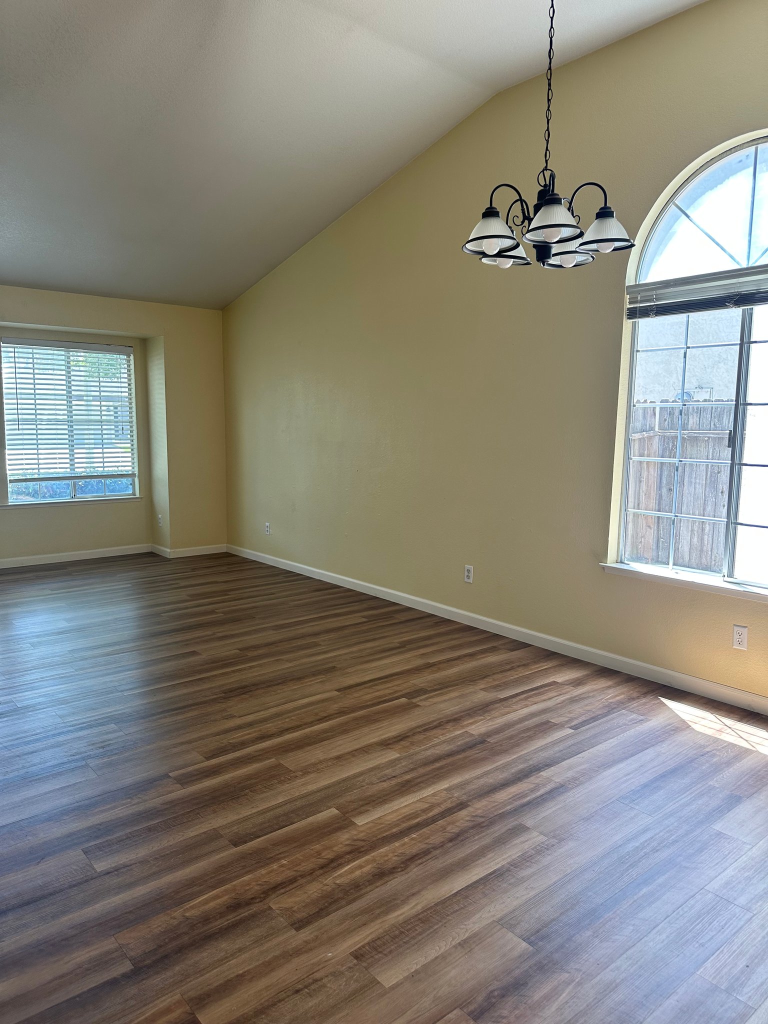 Roseville House: 643 Lunardi Way