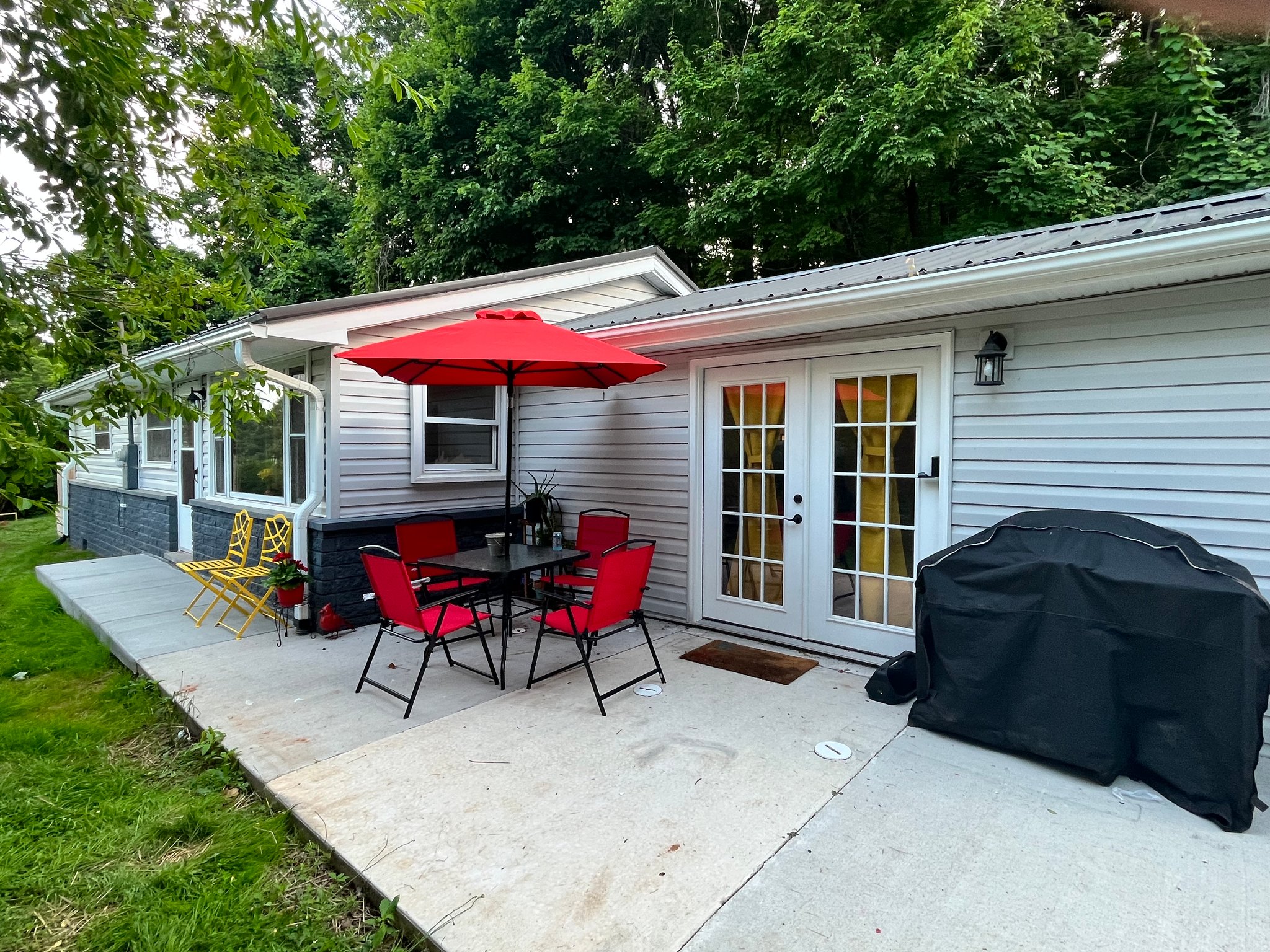 Asheville House: 255 Cedar Hill Rd