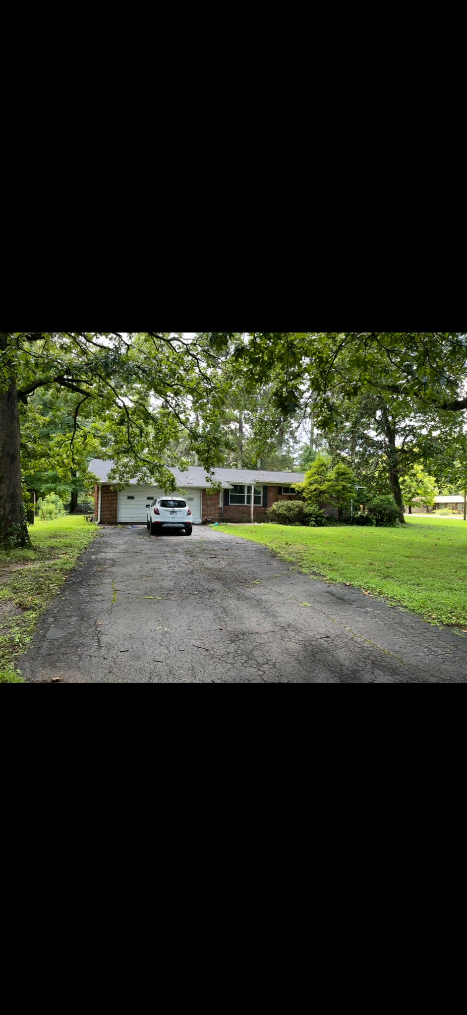 Manchester House: 387 Rodgers Dr. Manchester Tennessee