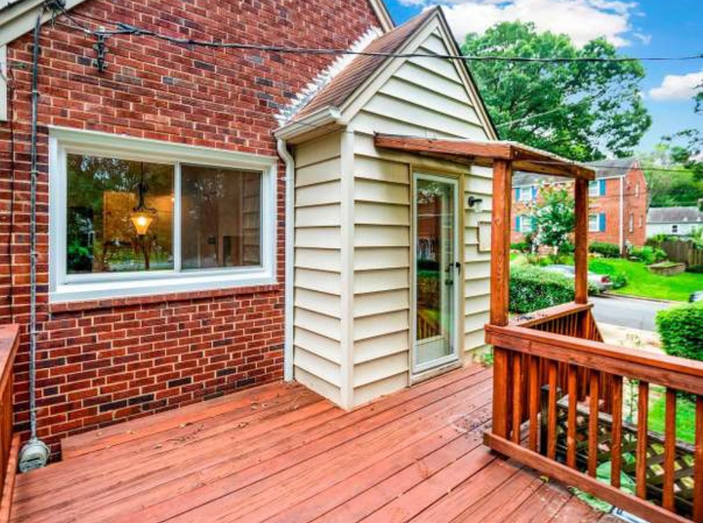 Silver Spring House: 10000 Kinross Avenue