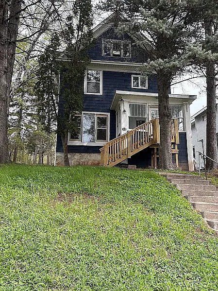 Duluth House: 3015 Wellington St