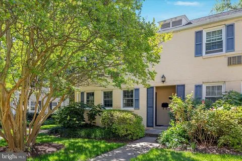 Arlington Townhome: 103 N George Mason Dr