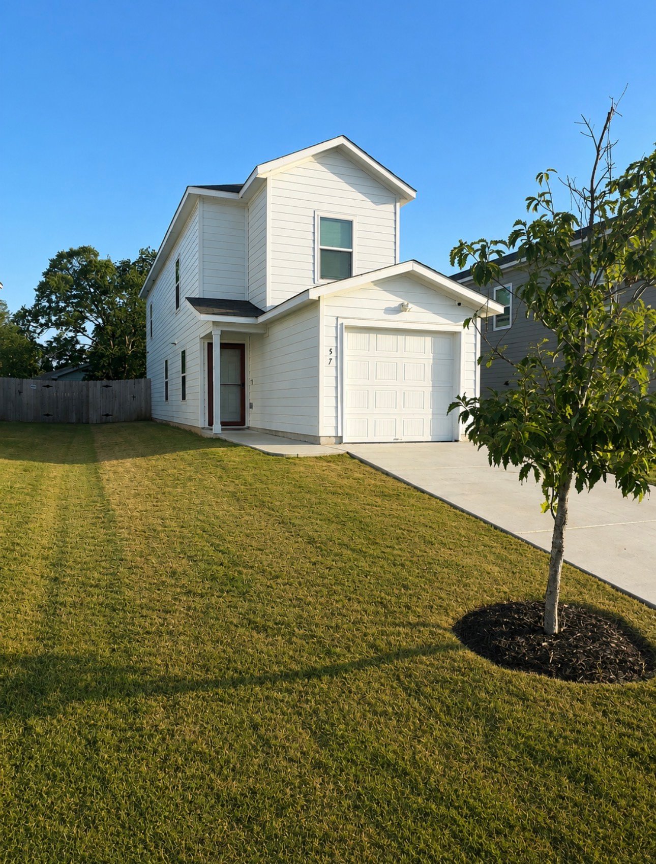 Lockhart House: 57 Trinity Cir