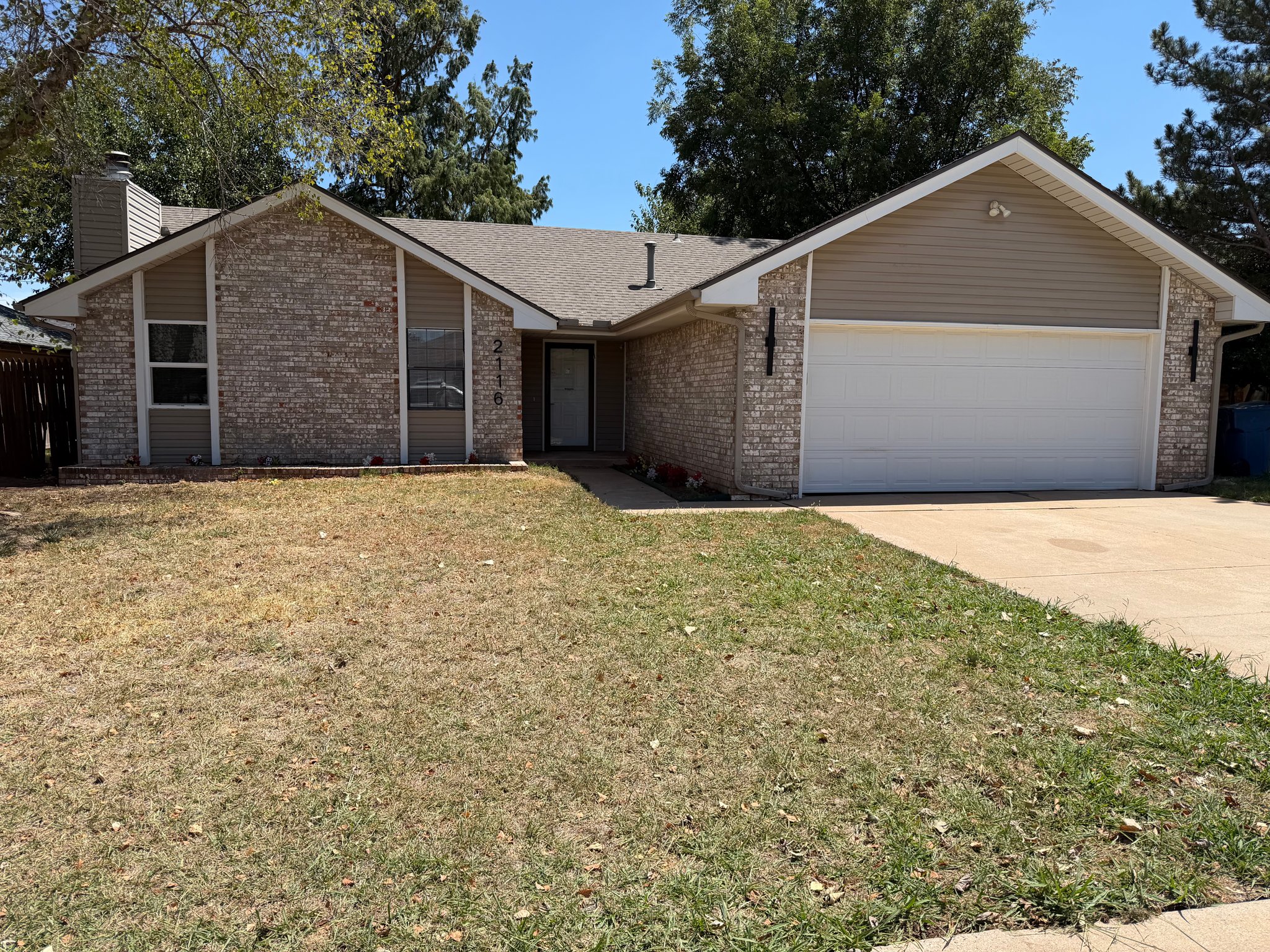 Edmond House: 2116 Tanglewood Drive