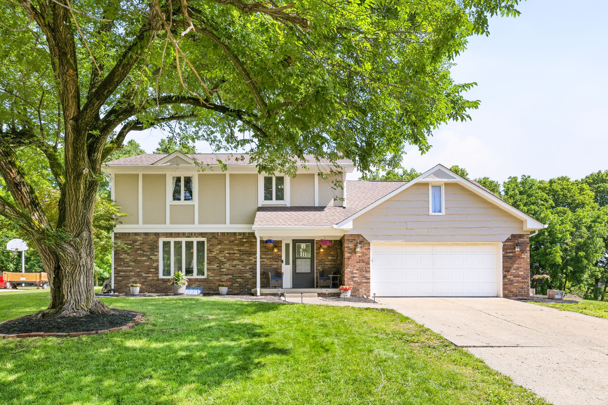 Indianapolis House: 1720 Ridge Hill Lane