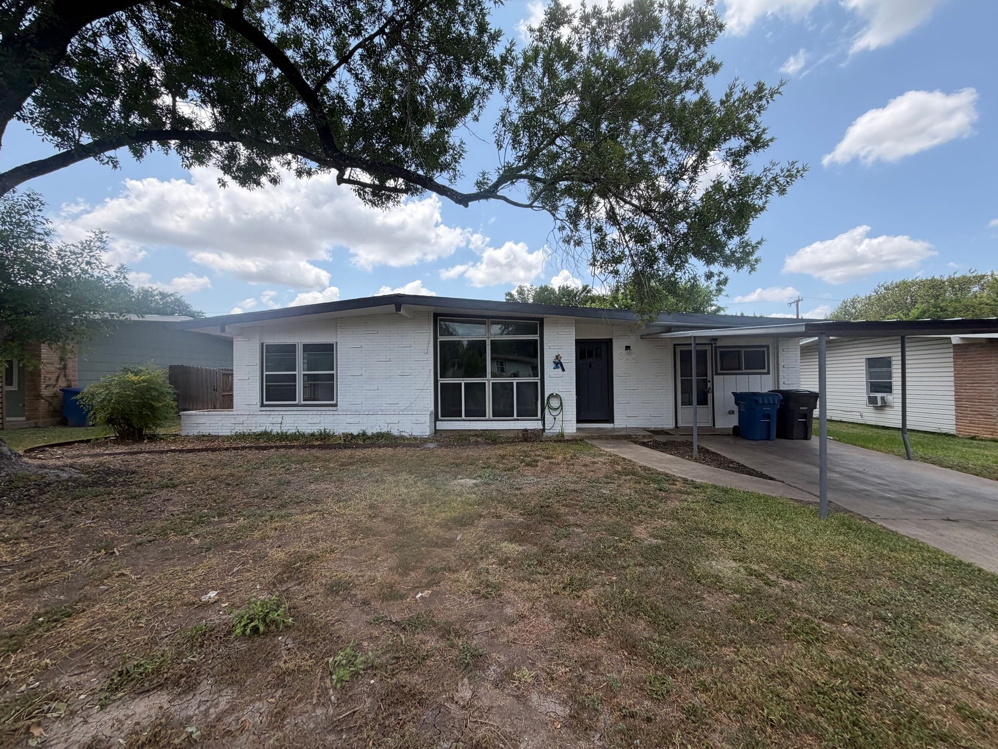 San Antonio House: 310 Hialeah