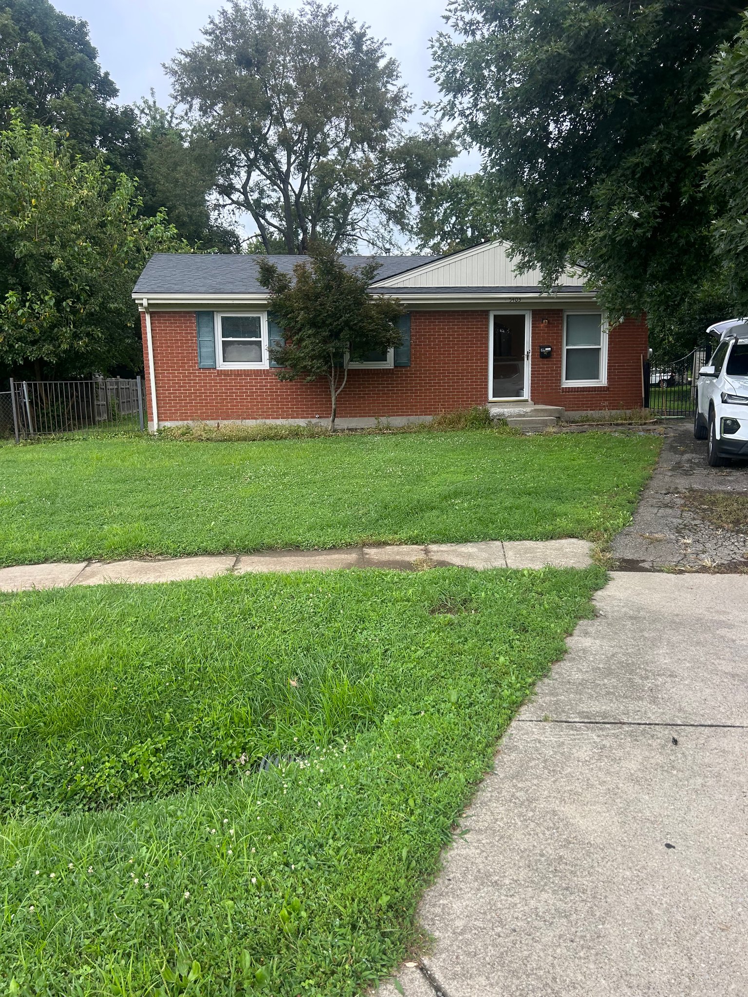Louisville House: 5403 Thunder Ct