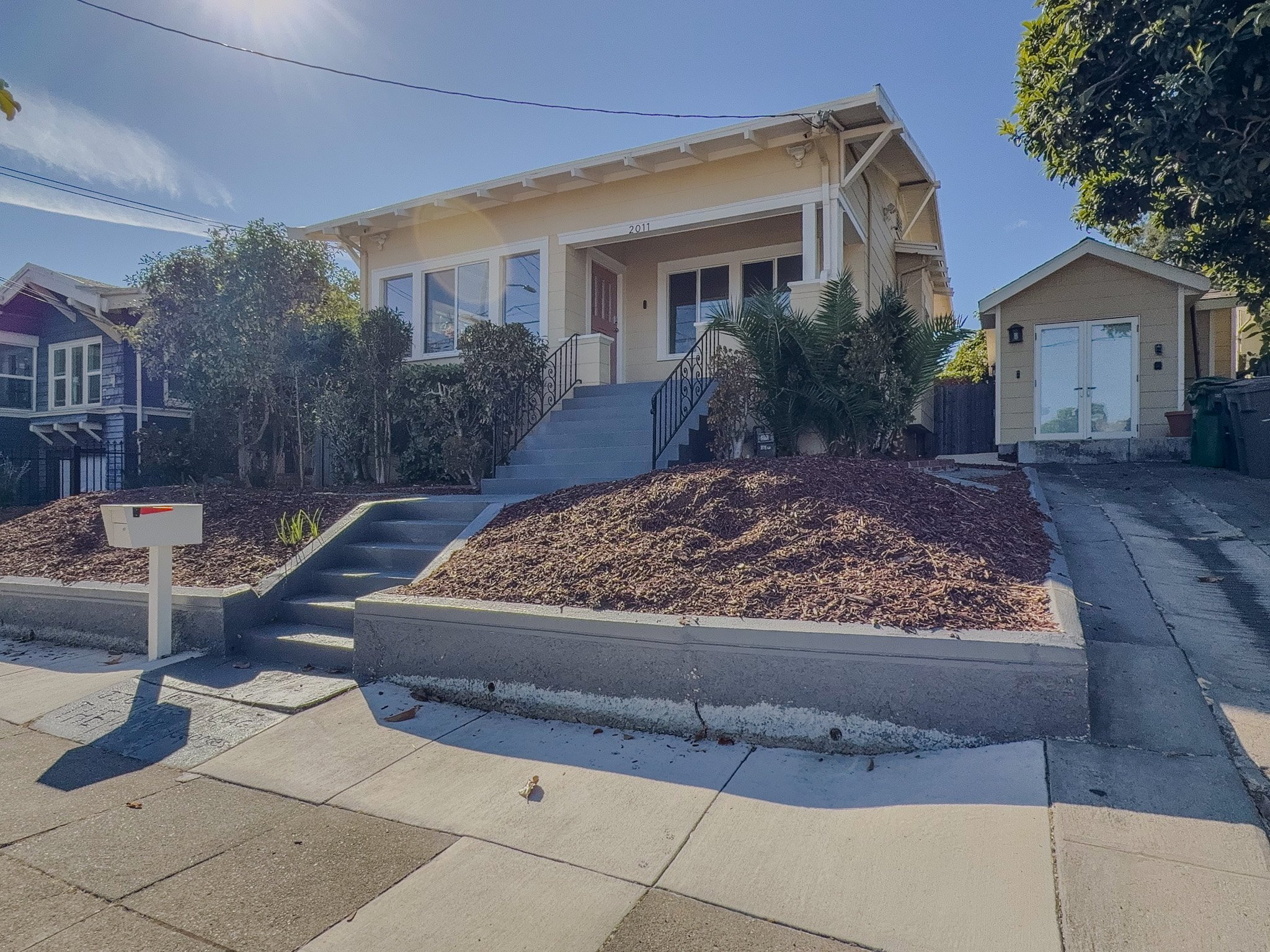 Oakland House: 2011 Rosedale Ave