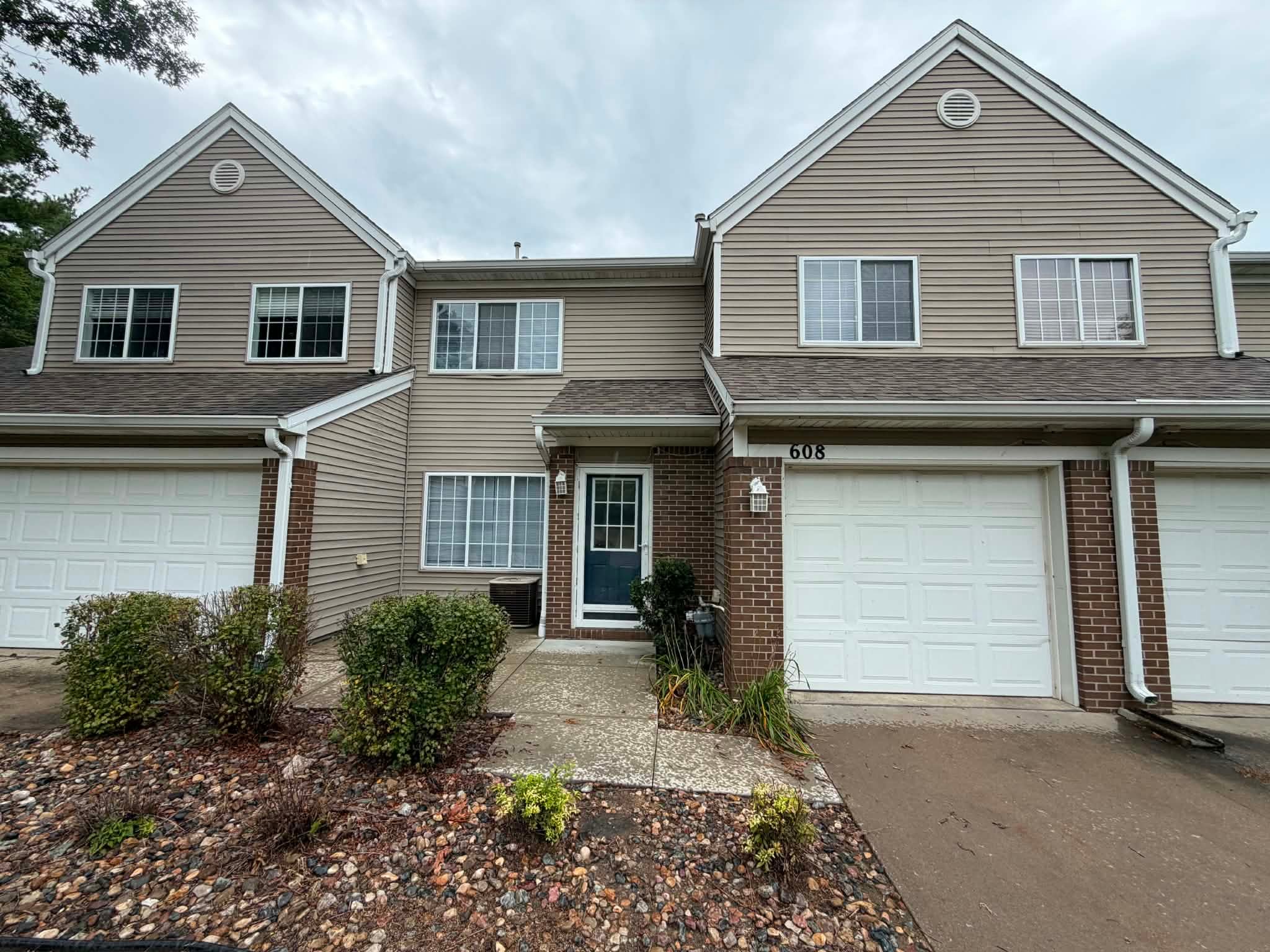 West Des Moines Townhome: 6855 Woodland Ave