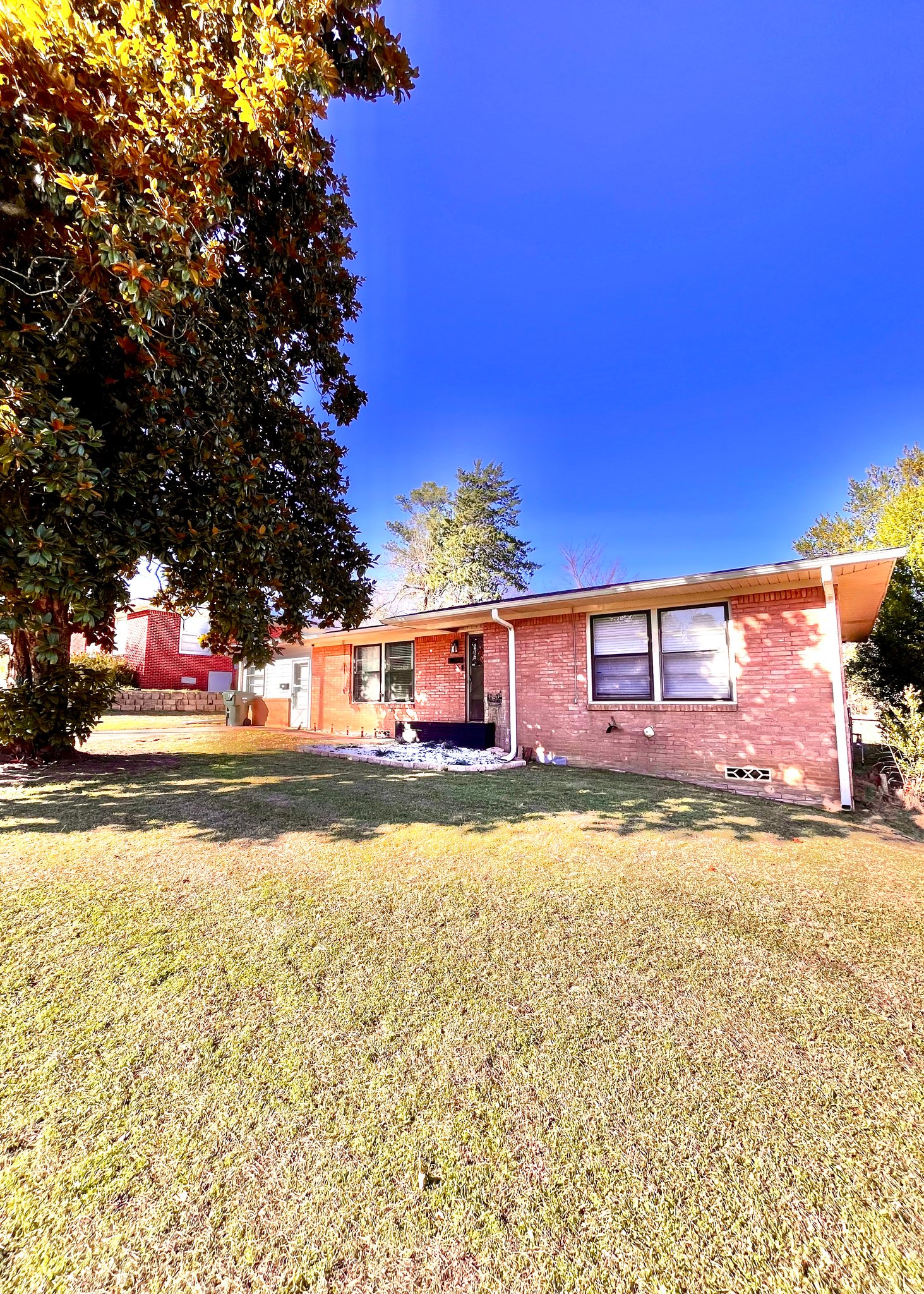 Tyler House: 1422 Marian St