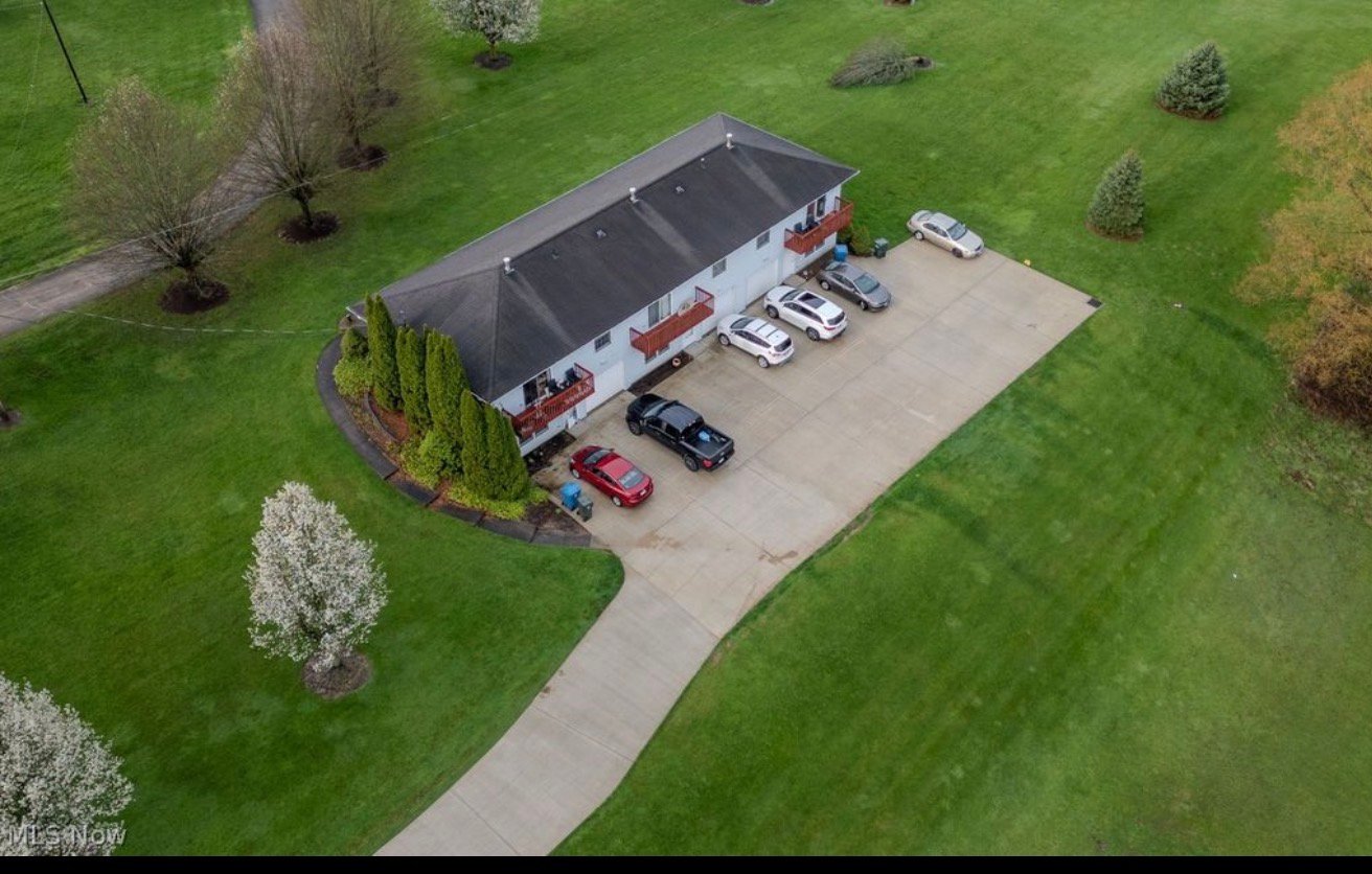 Green House: 3194 Dewlat dr