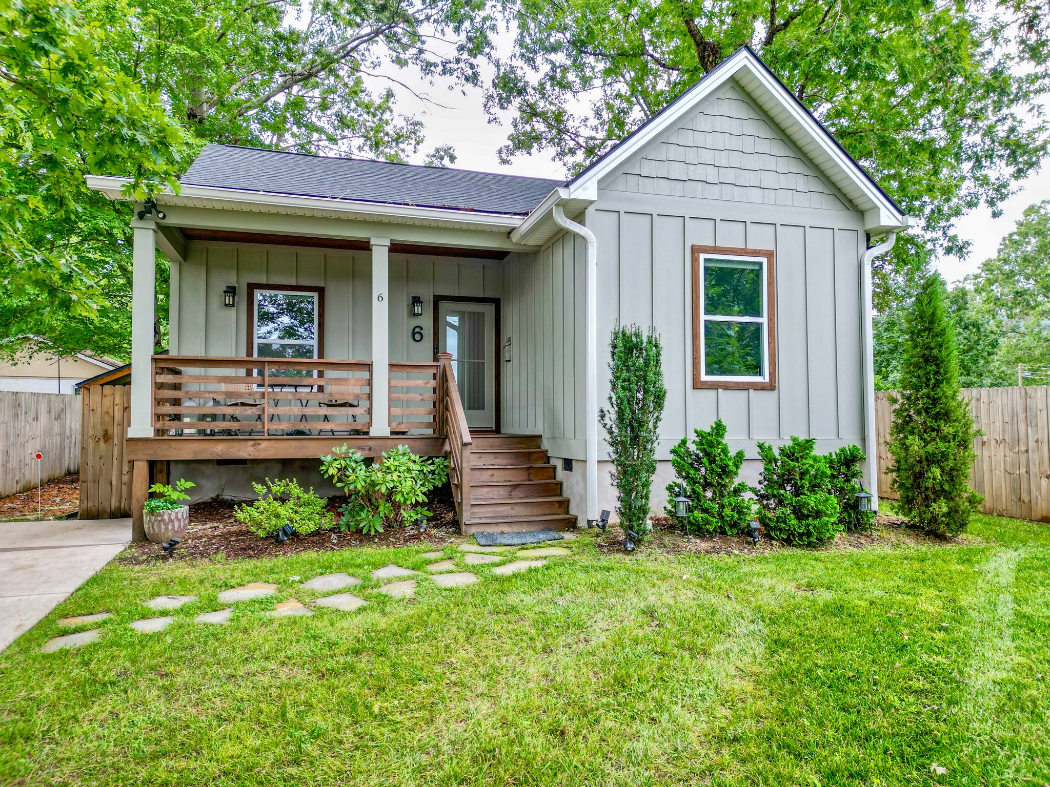 Asheville House: 6 Hazel Hill St