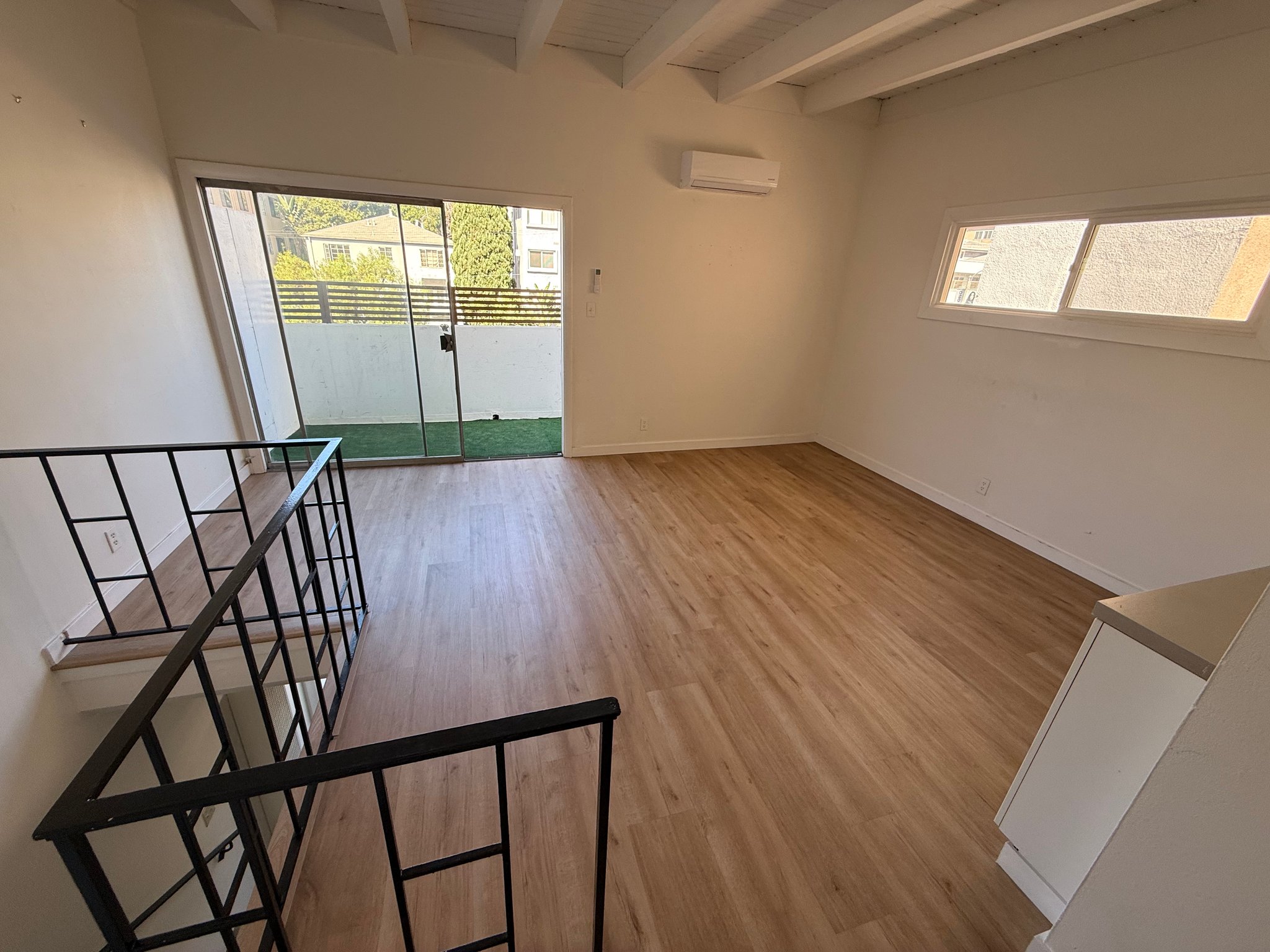 Los Angeles Apartment: 1544 S Beverly Glen Blvd