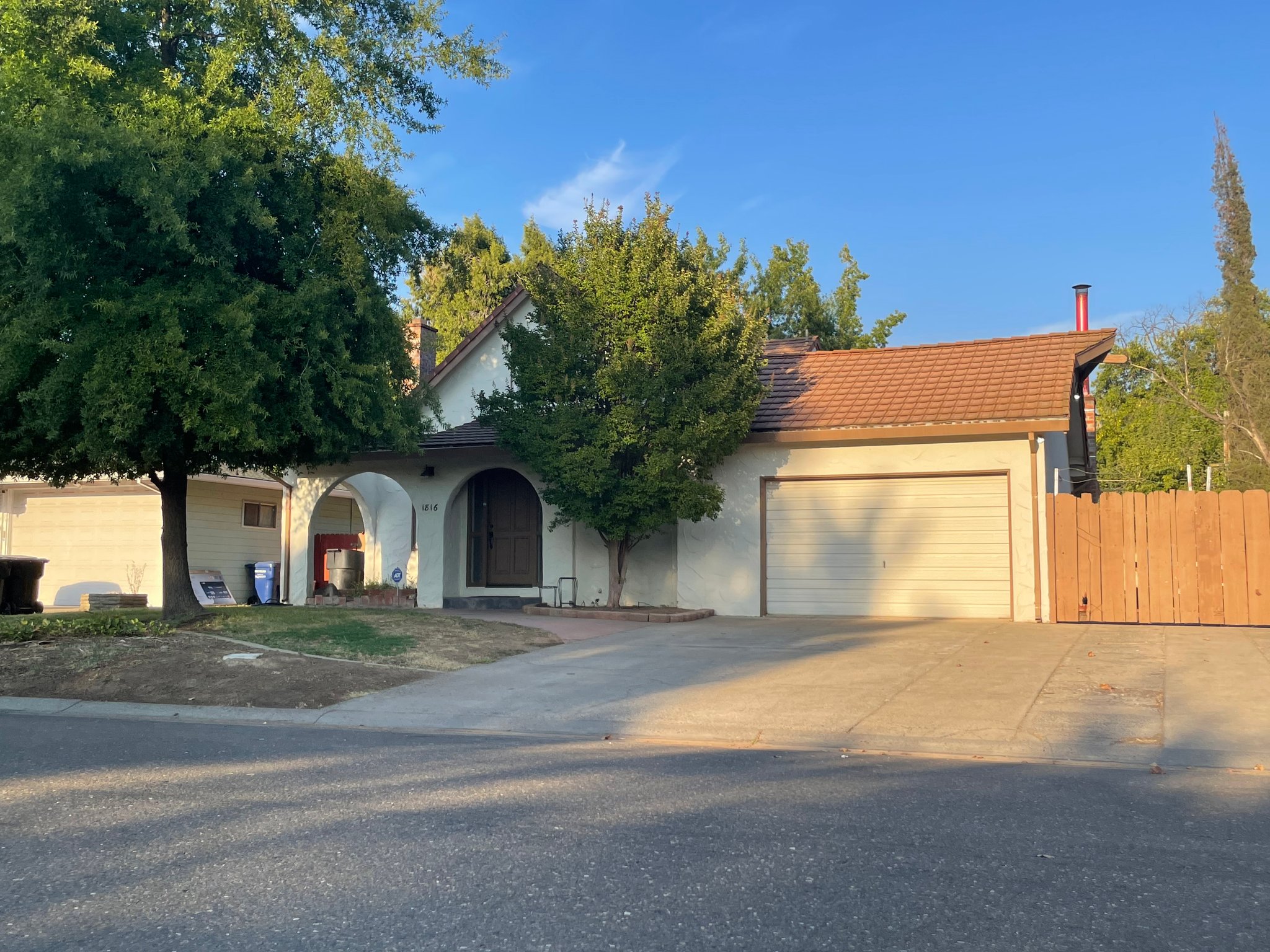 Sacramento House: 1816 Richmond St