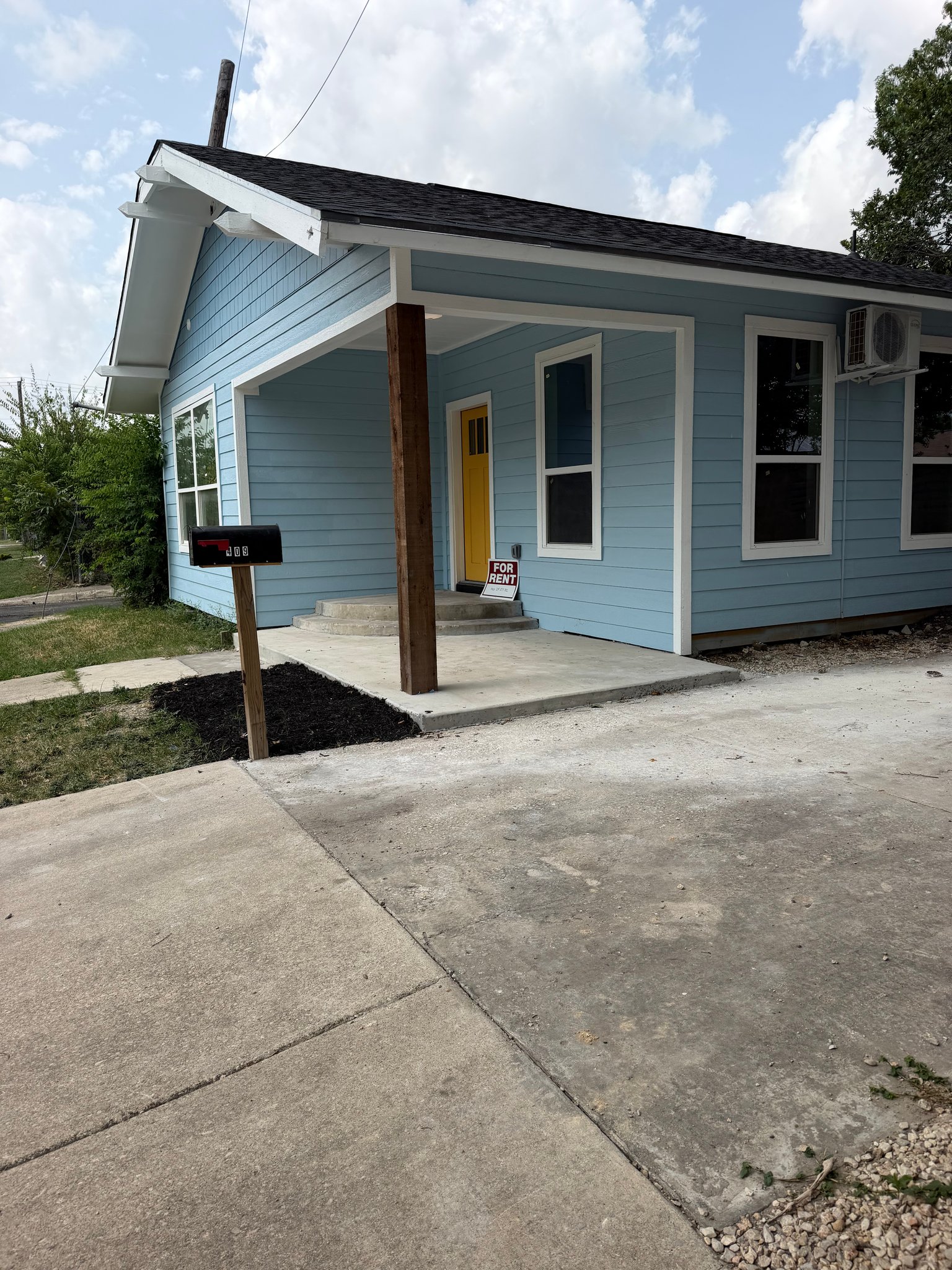San Antonio House: 409 S Calaveras