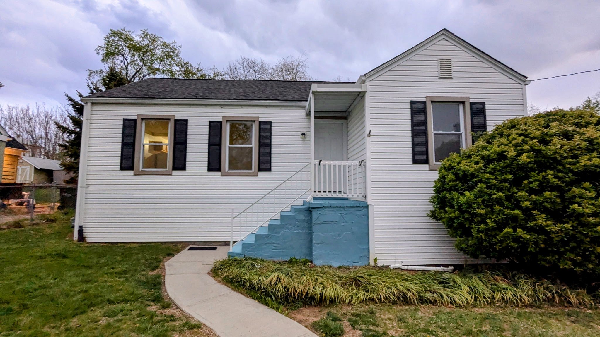 Staunton House: 307 Austin Ave