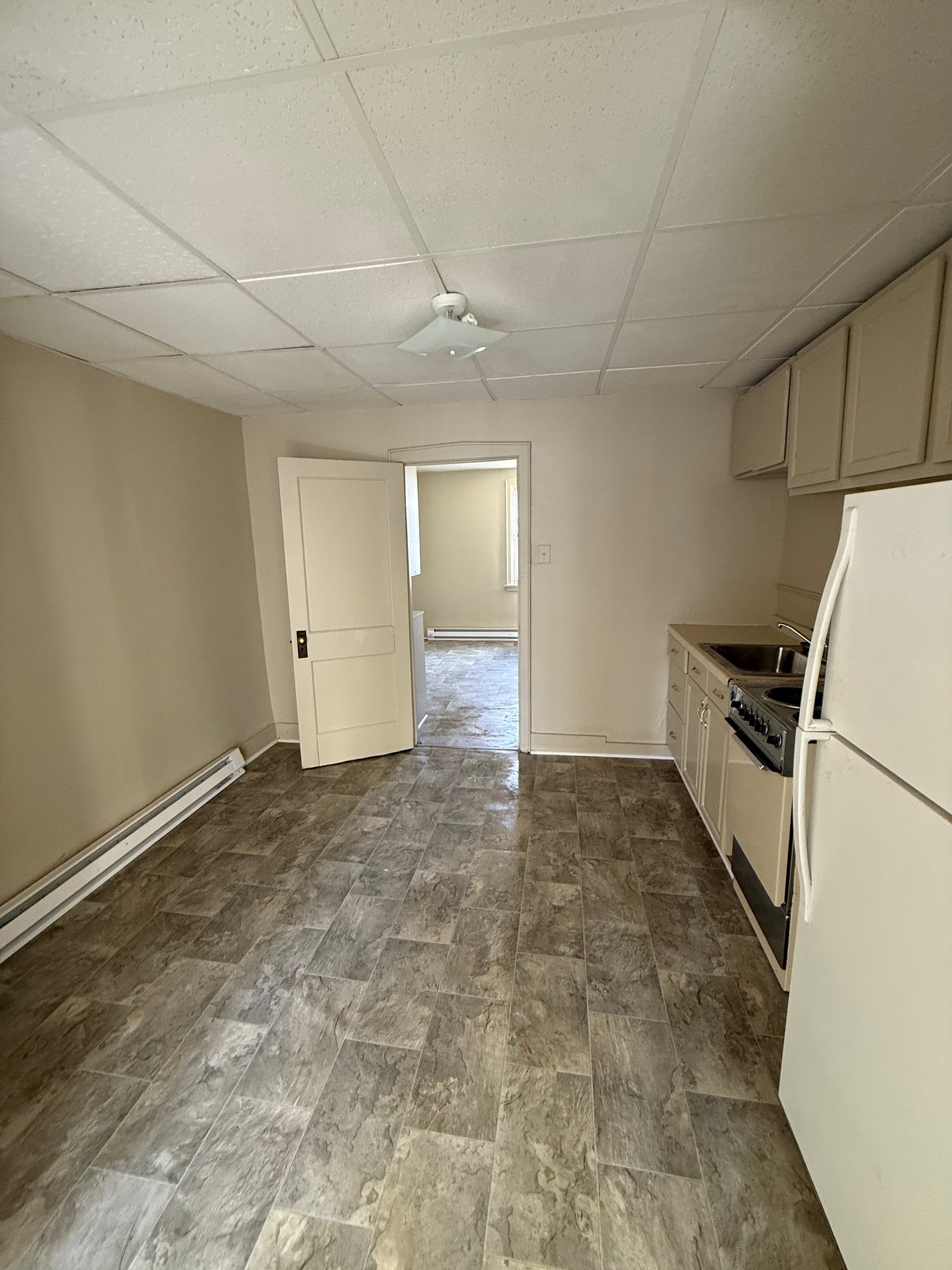 Monticello Apartment: 123 N. Sycamore St