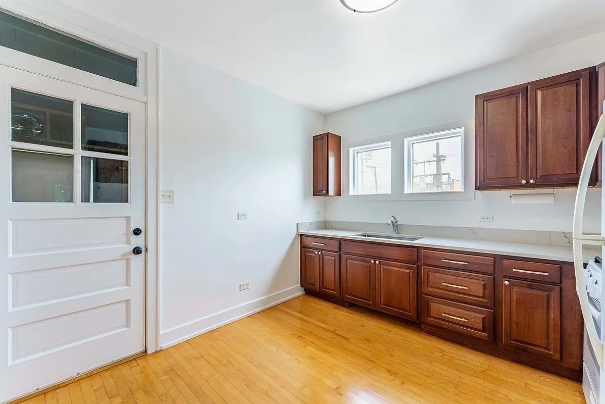 Chicago House: 6042 W Bryn Mawr Ave