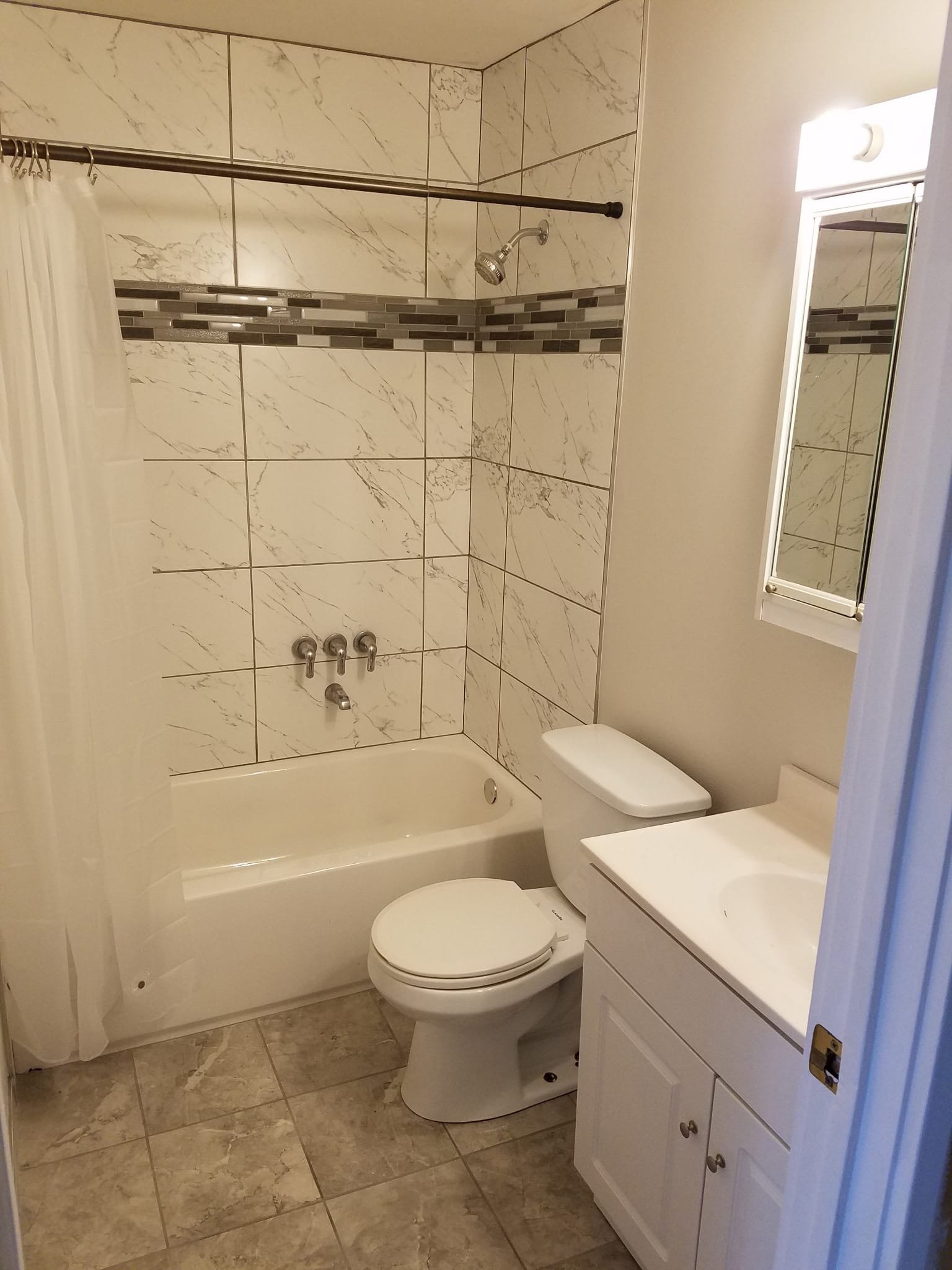 Des Plaines Condo: 9390 Bay Colony Dr