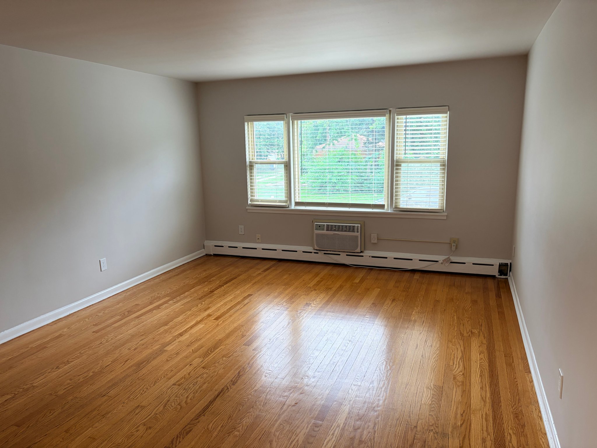 Lansing Condo: 18352 Torrence Ave