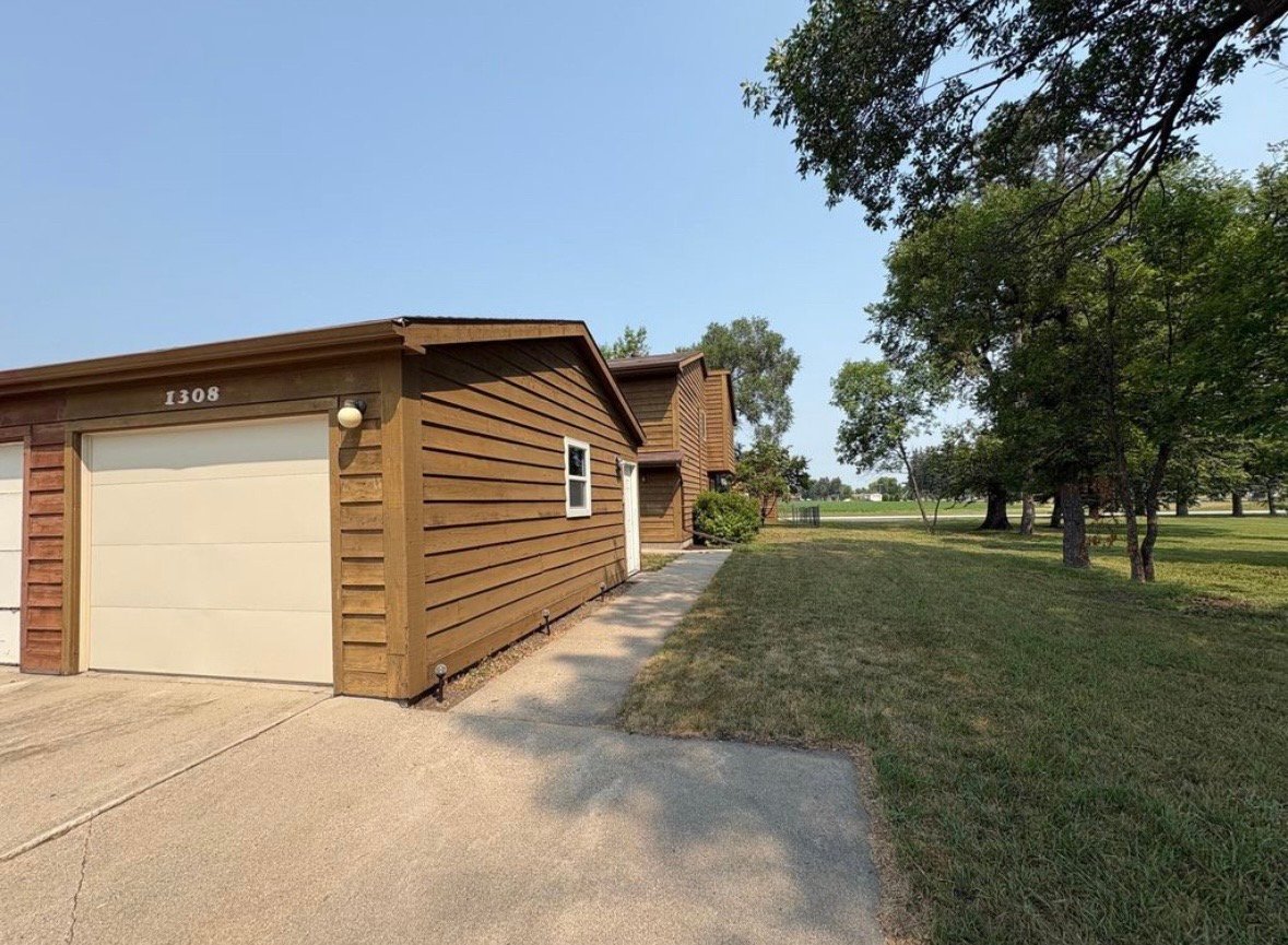 Wahpeton Townhome: 1308 4th Ave N