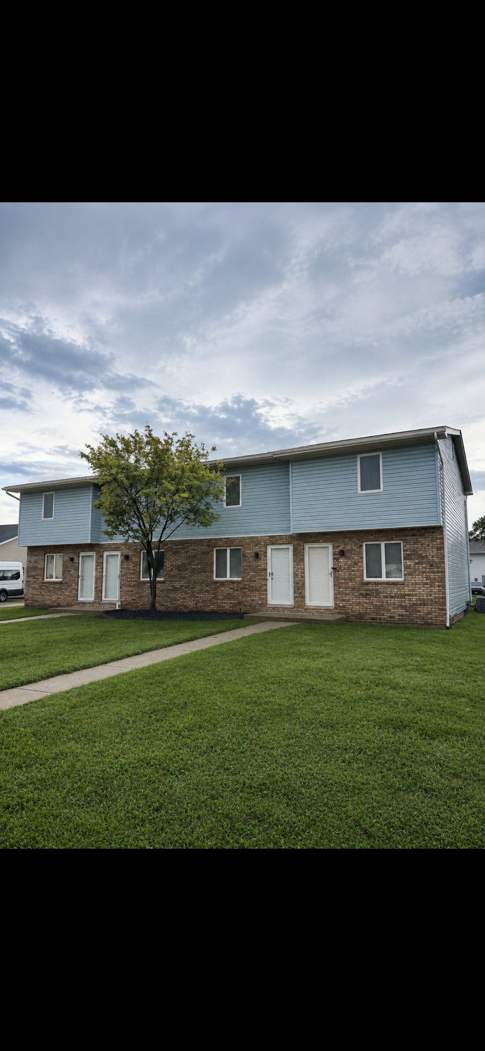 Springfield Townhome: 1000 Christopher Ln