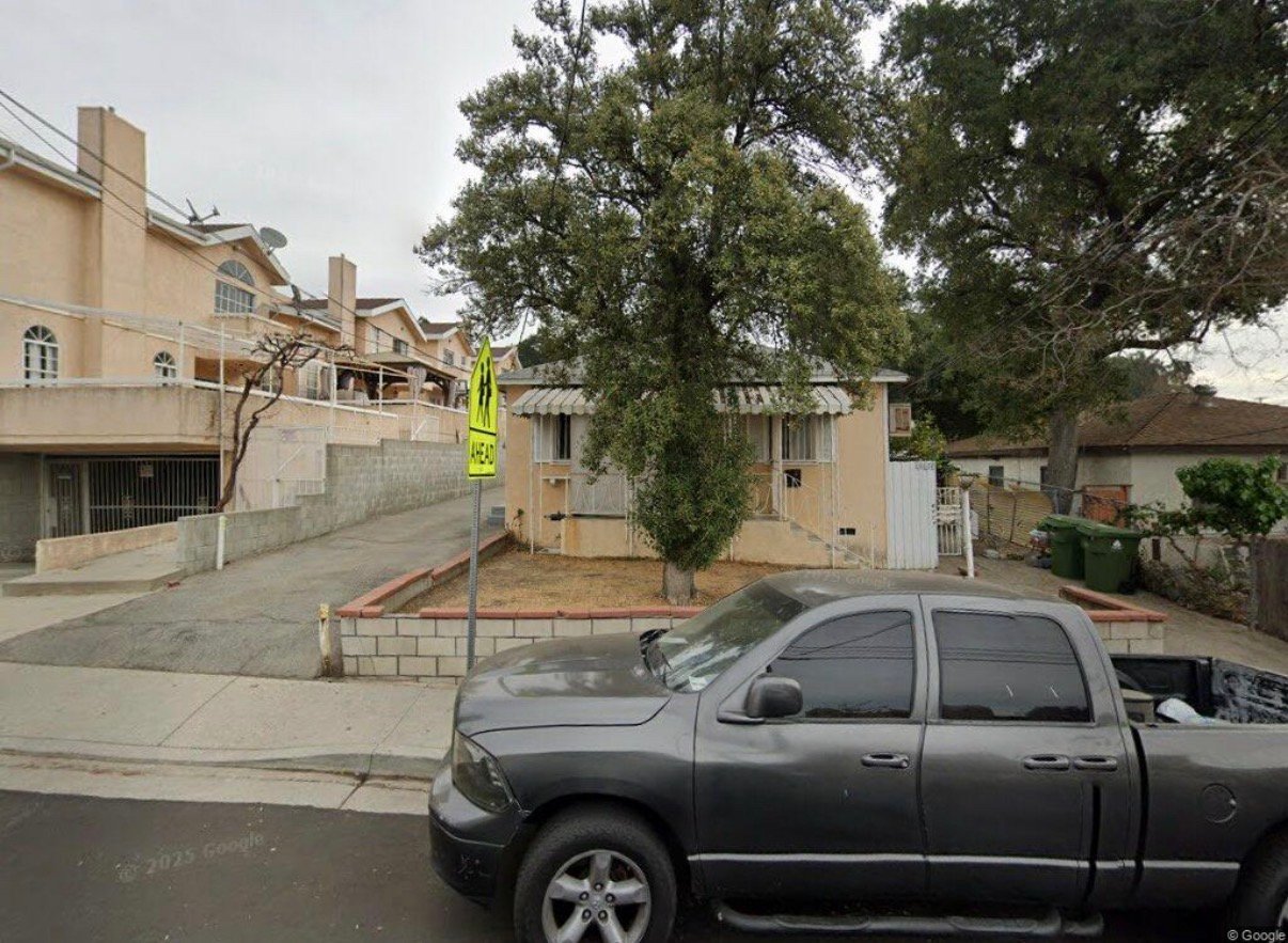 Tujunga Multiplex: 10040 1/2 Pinewood Ave