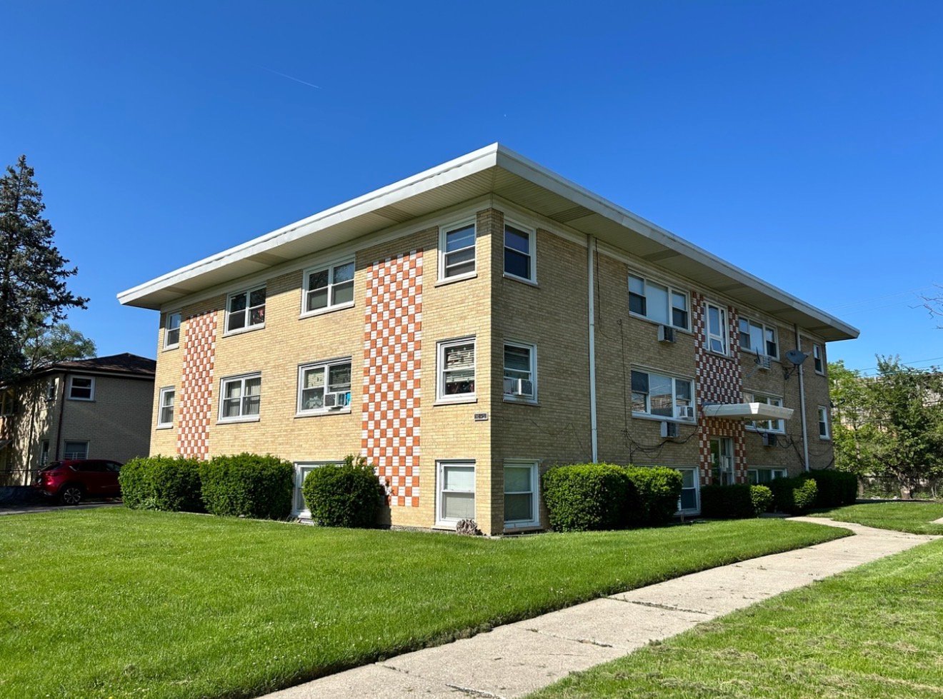 Worth Condo: 10931 S Lloyd Dr Unit 1C, Worth, IL 60482