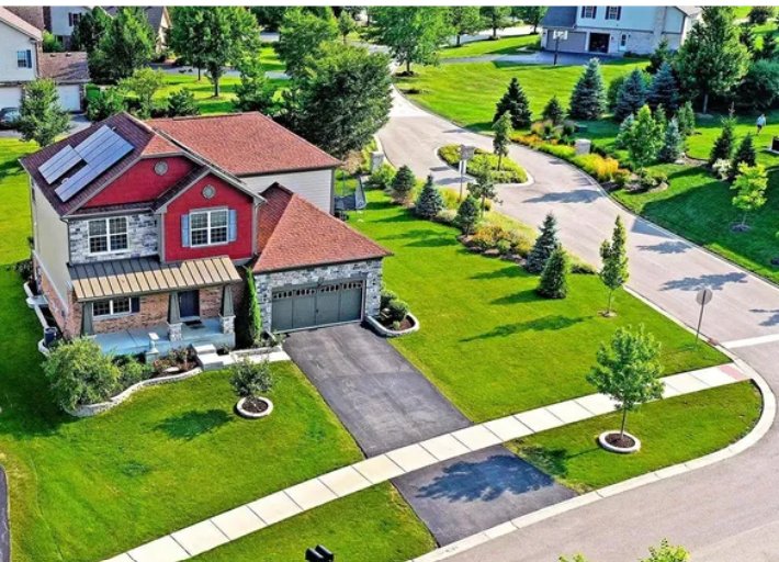 Hawthorn Woods House: 3 Andrew Ln