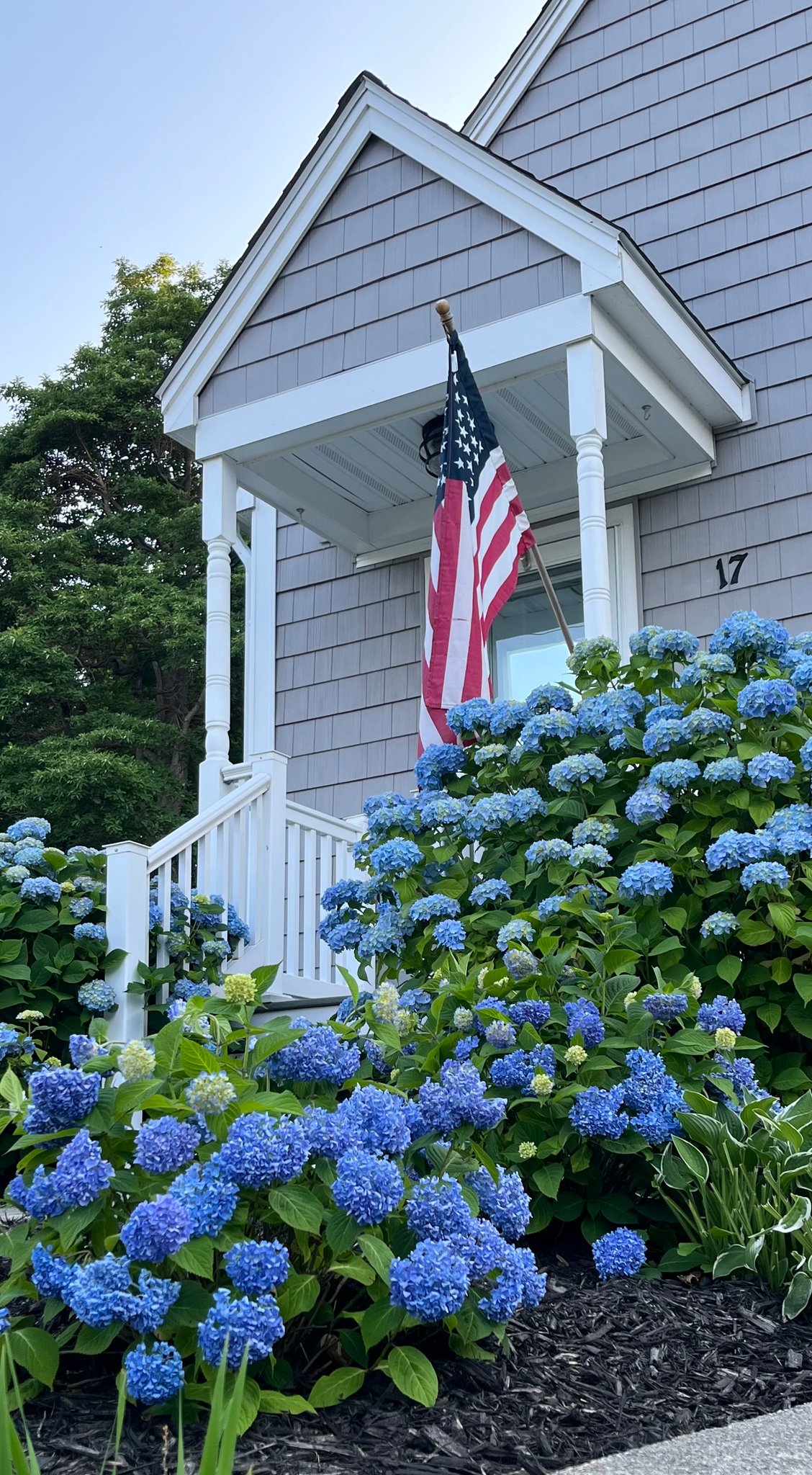 Niantic House: 17 W End Ave
