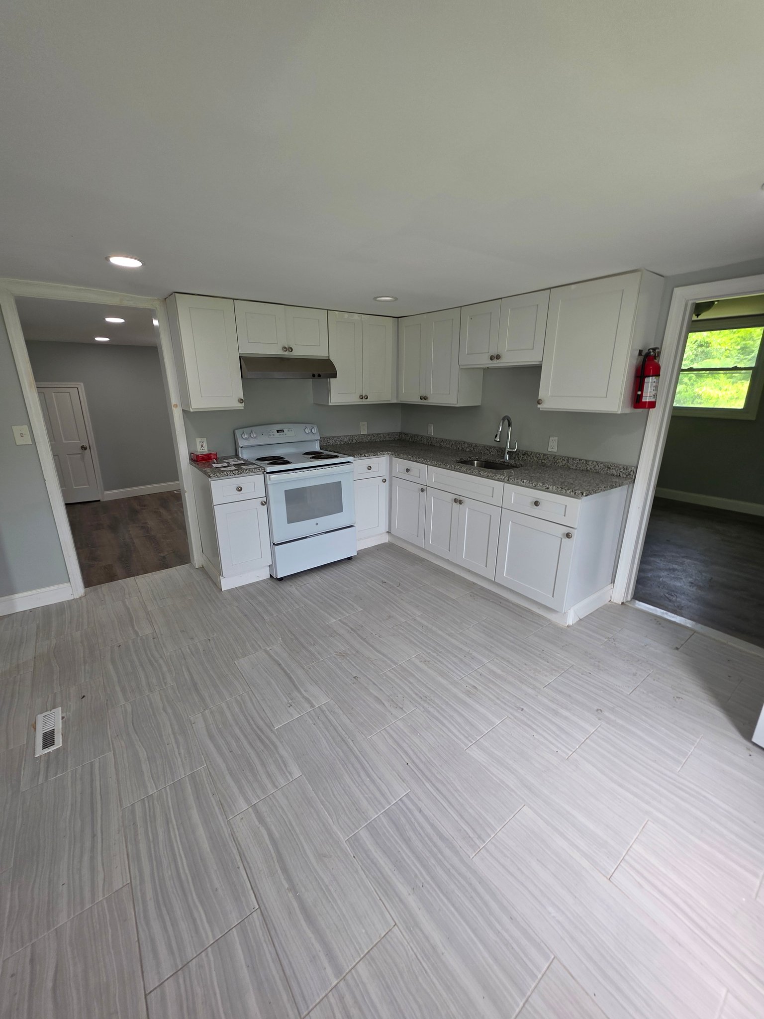 Woodstown Apartment: 328 Bailey St